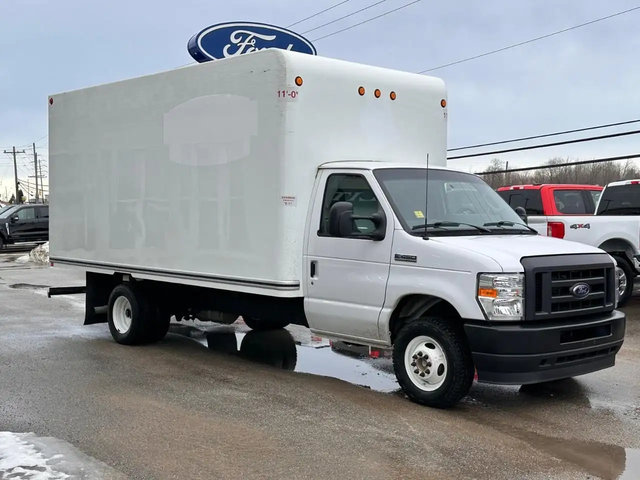 Ford E-450 снимка Ford E-450