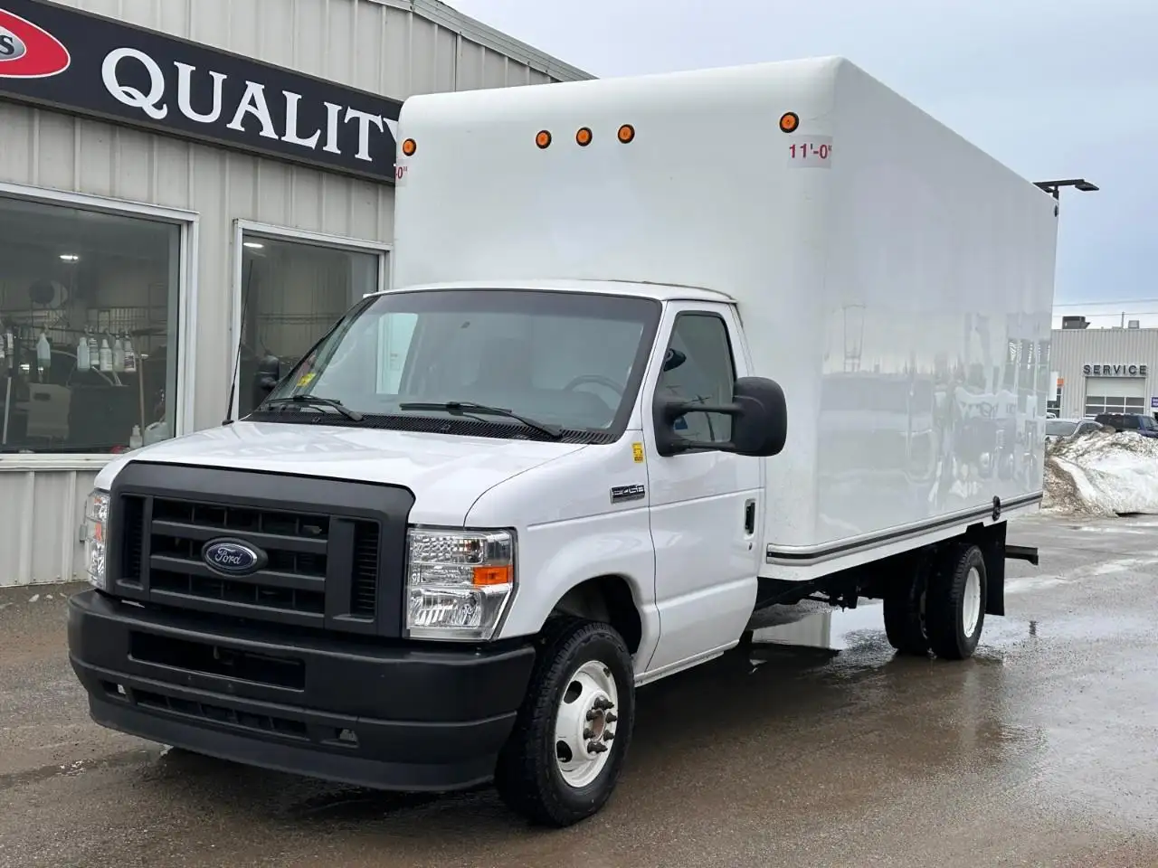 Ford E-450 снимка Ford E-450