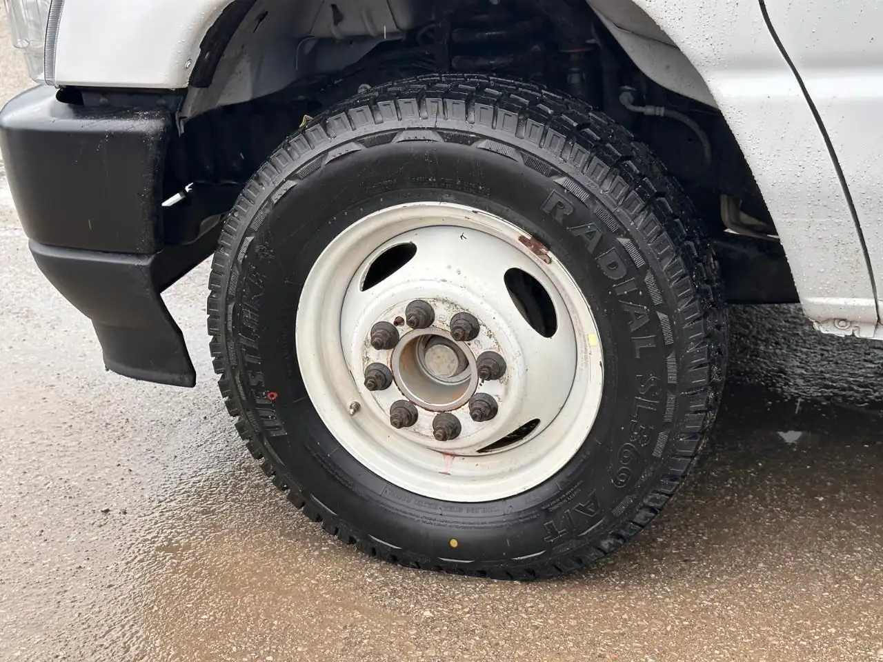 Ford E-450 снимка Ford E-450