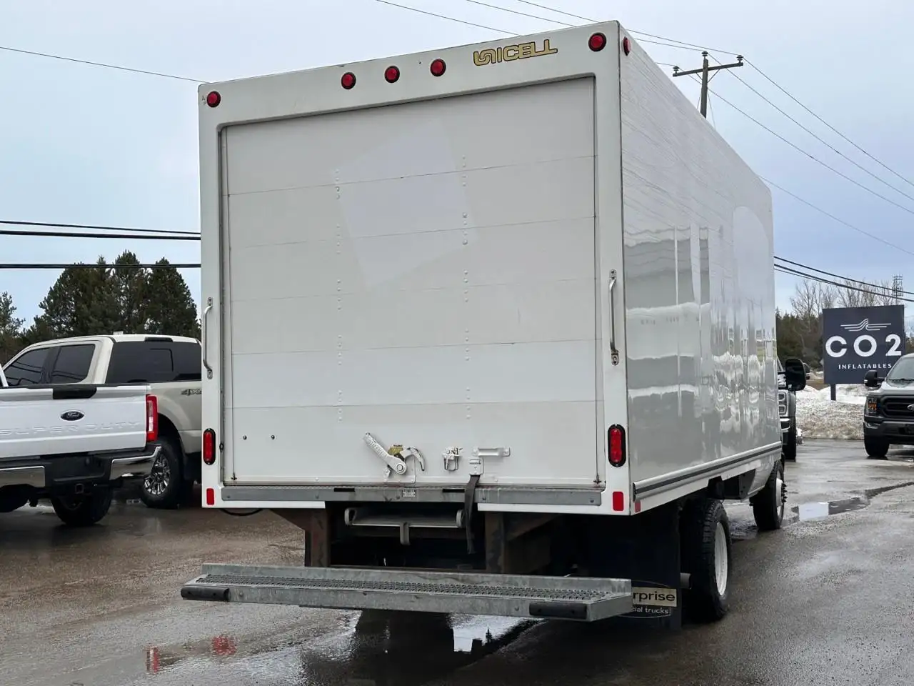 Ford E-450 снимка Ford E-450