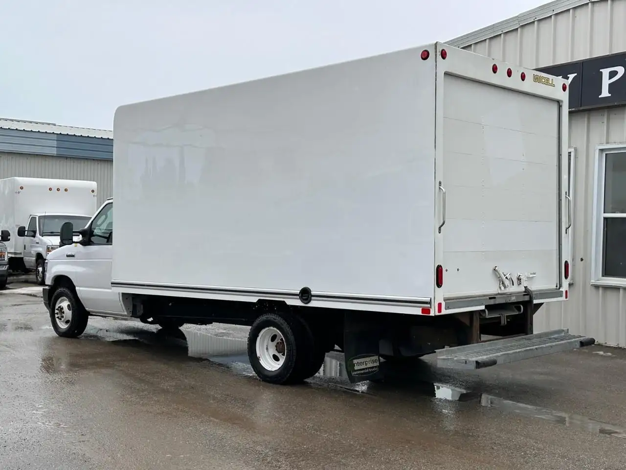 Ford E-450 снимка Ford E-450