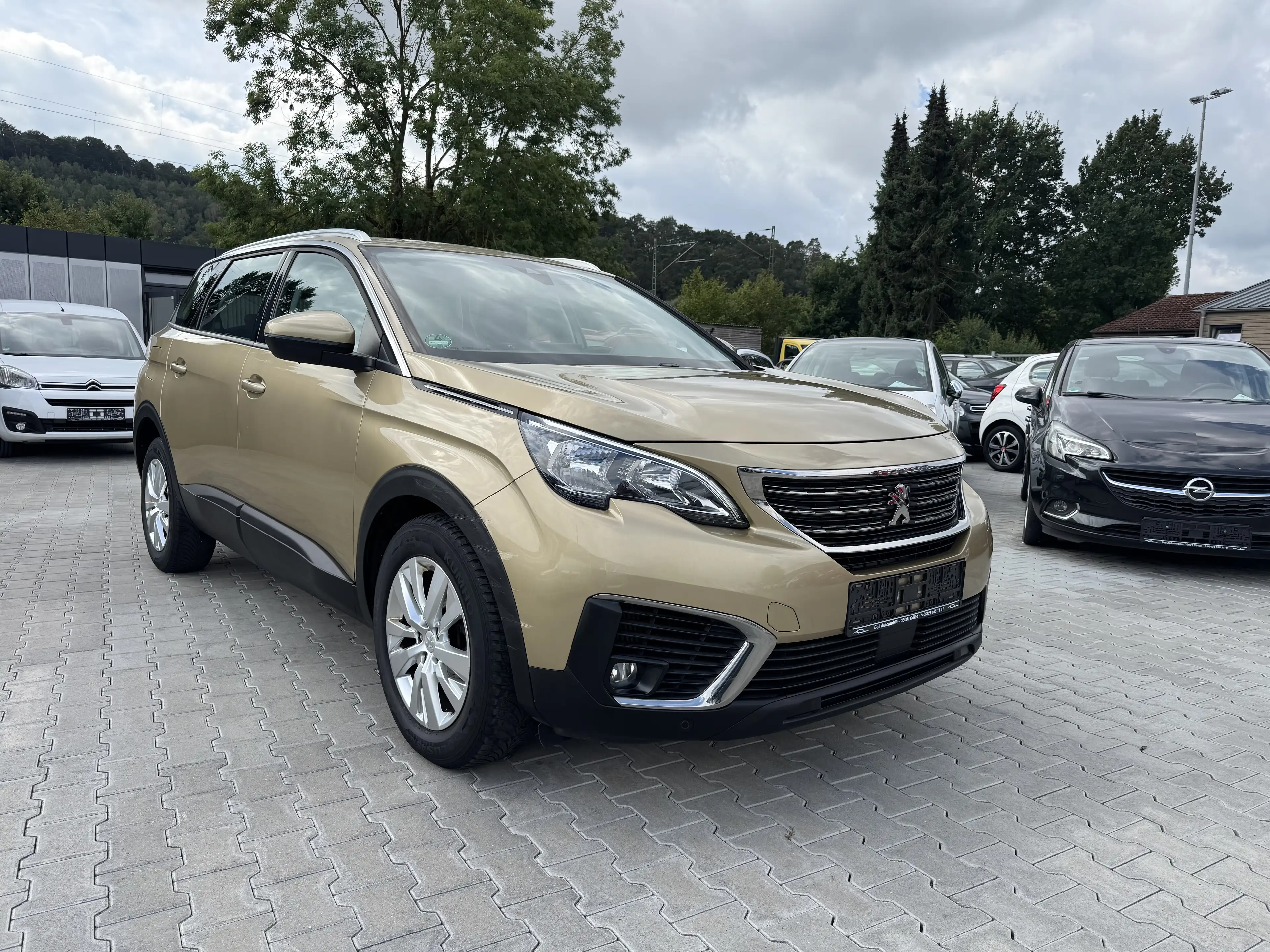 Peugeot 5008 Active 1,2 Ltr. - 96 kW 12V e-THP / Kamera — photo 4
