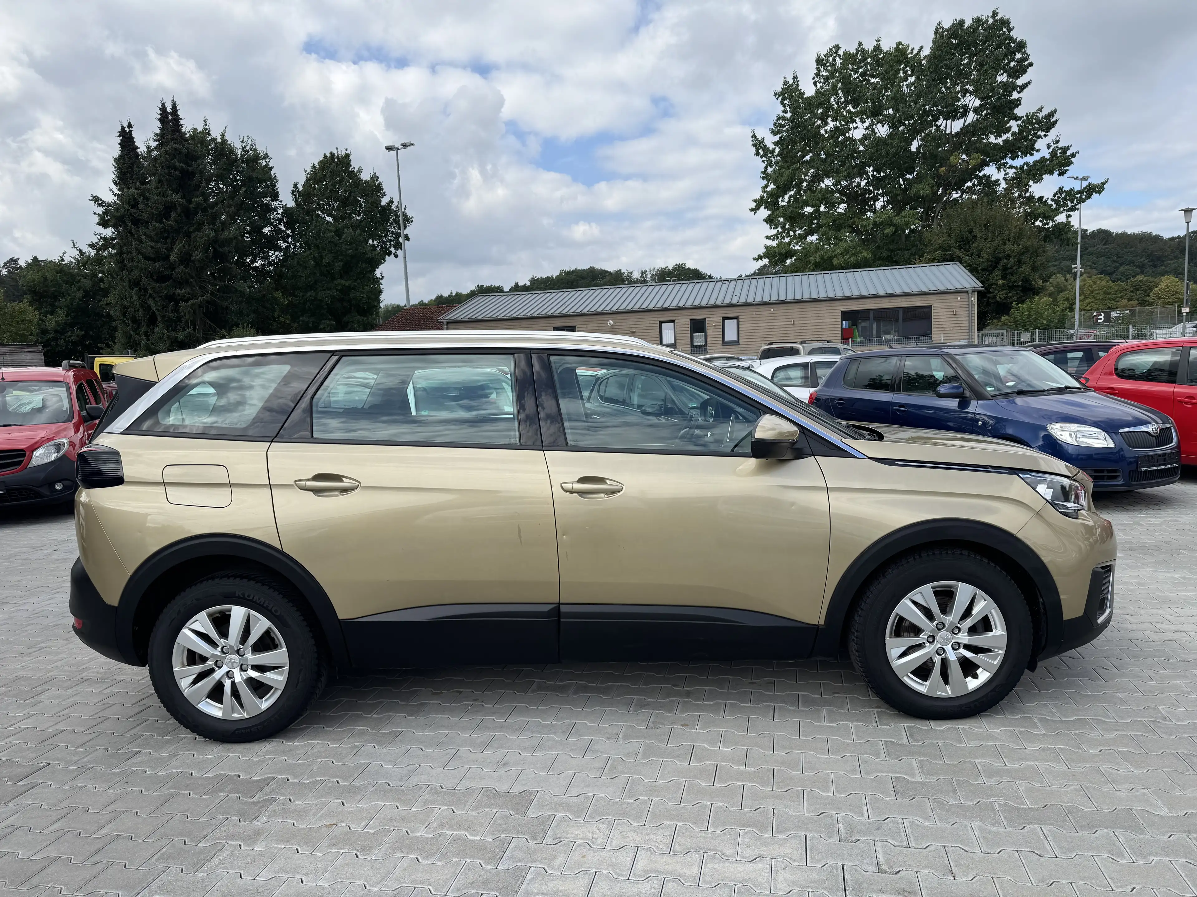 Peugeot 5008 Active 1,2 Ltr. - 96 kW 12V e-THP / Kamera — photo 12
