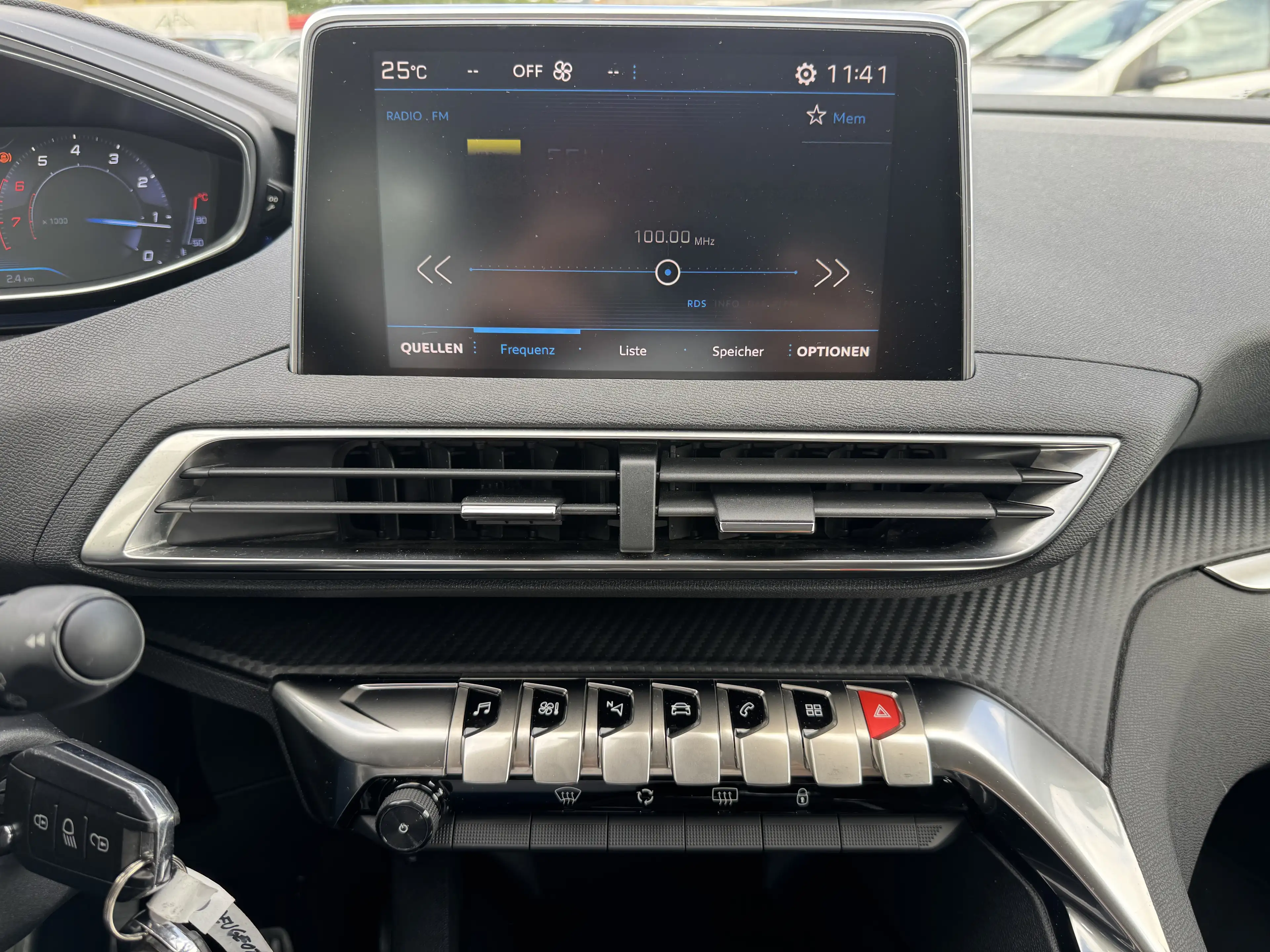 Peugeot 5008 Active 1,2 Ltr. - 96 kW 12V e-THP / Kamera — photo 9