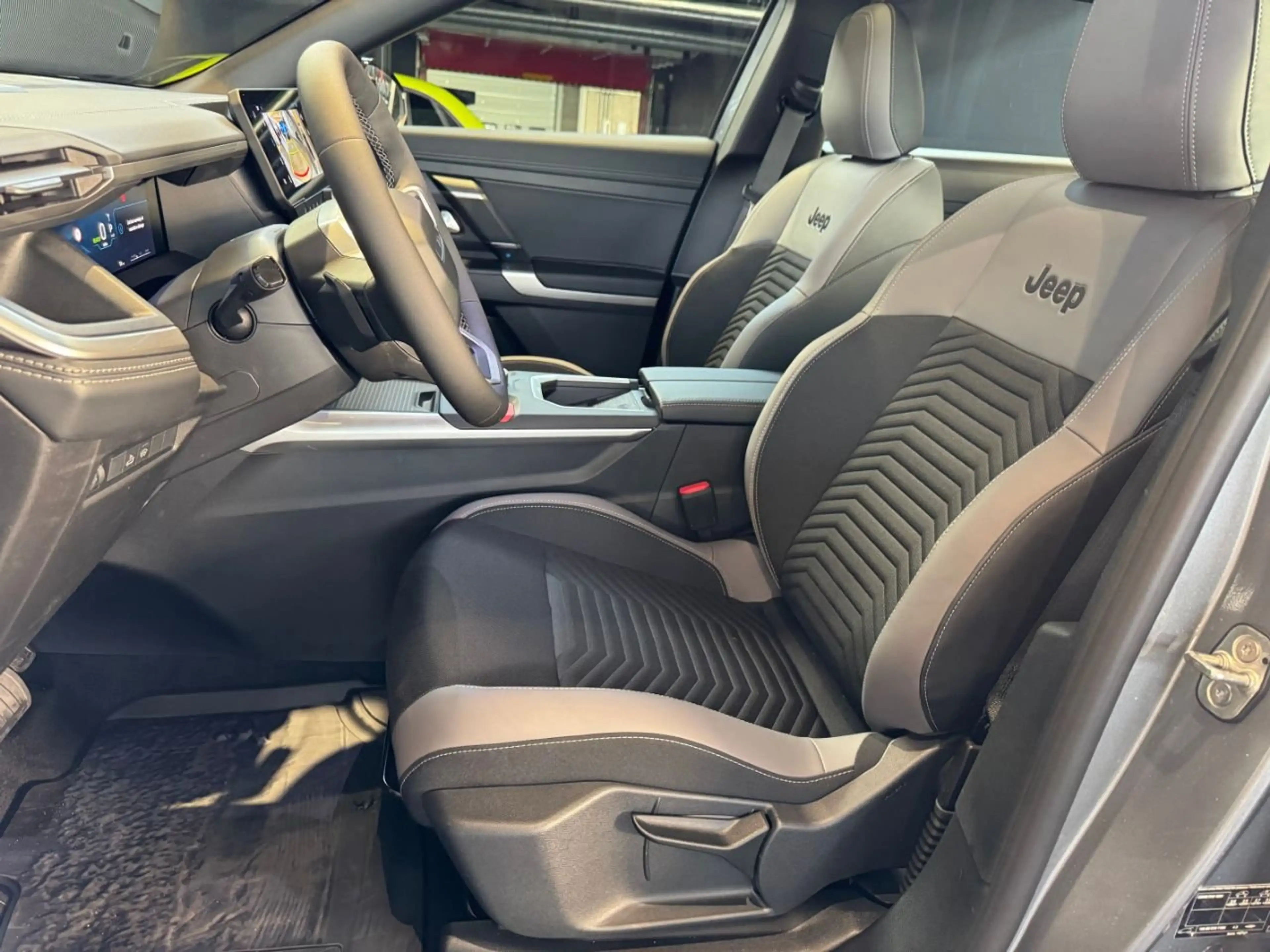 Jeep Compass Altitude Electric — photo 11