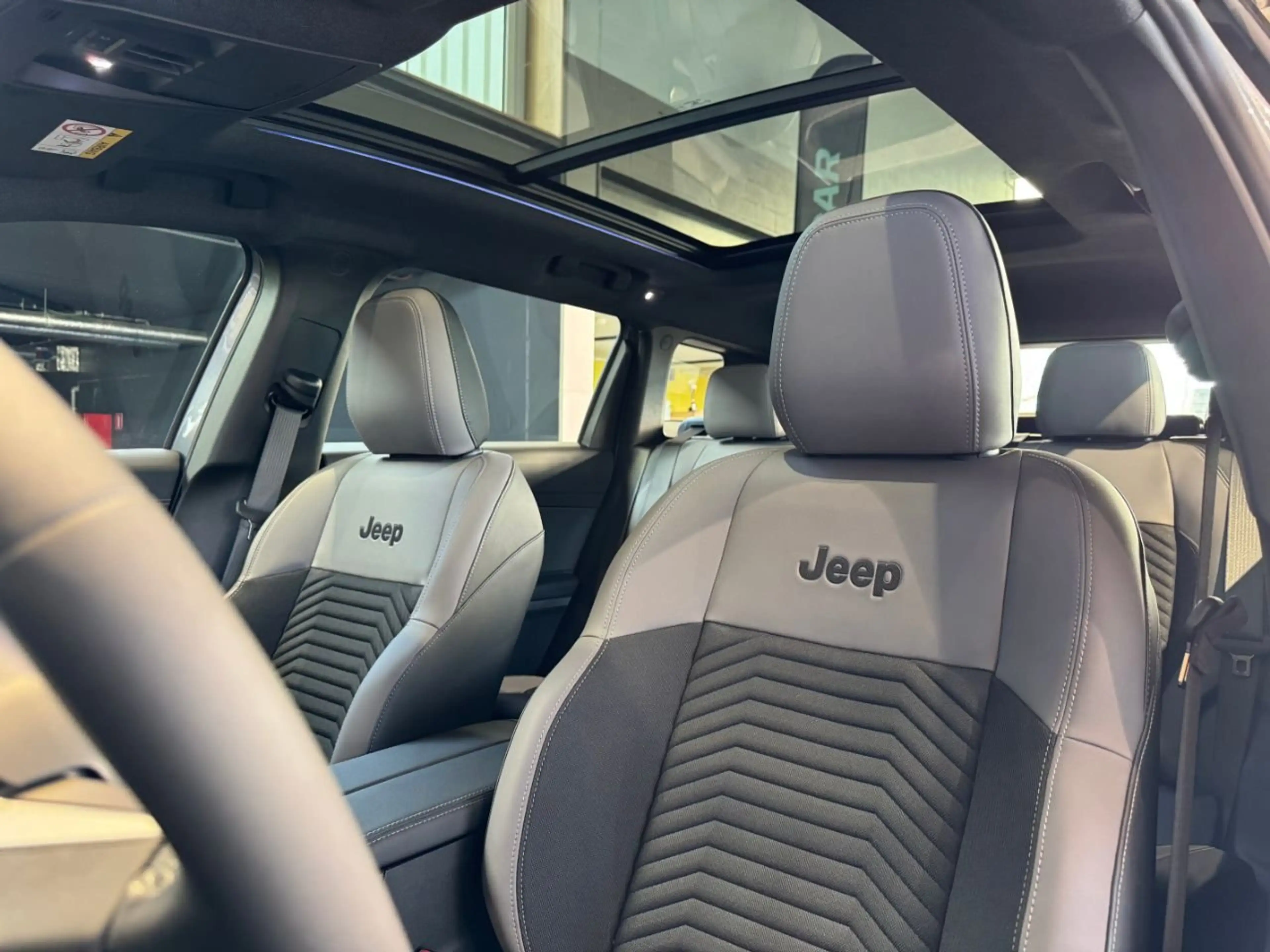 Jeep Compass Altitude Electric — photo 10