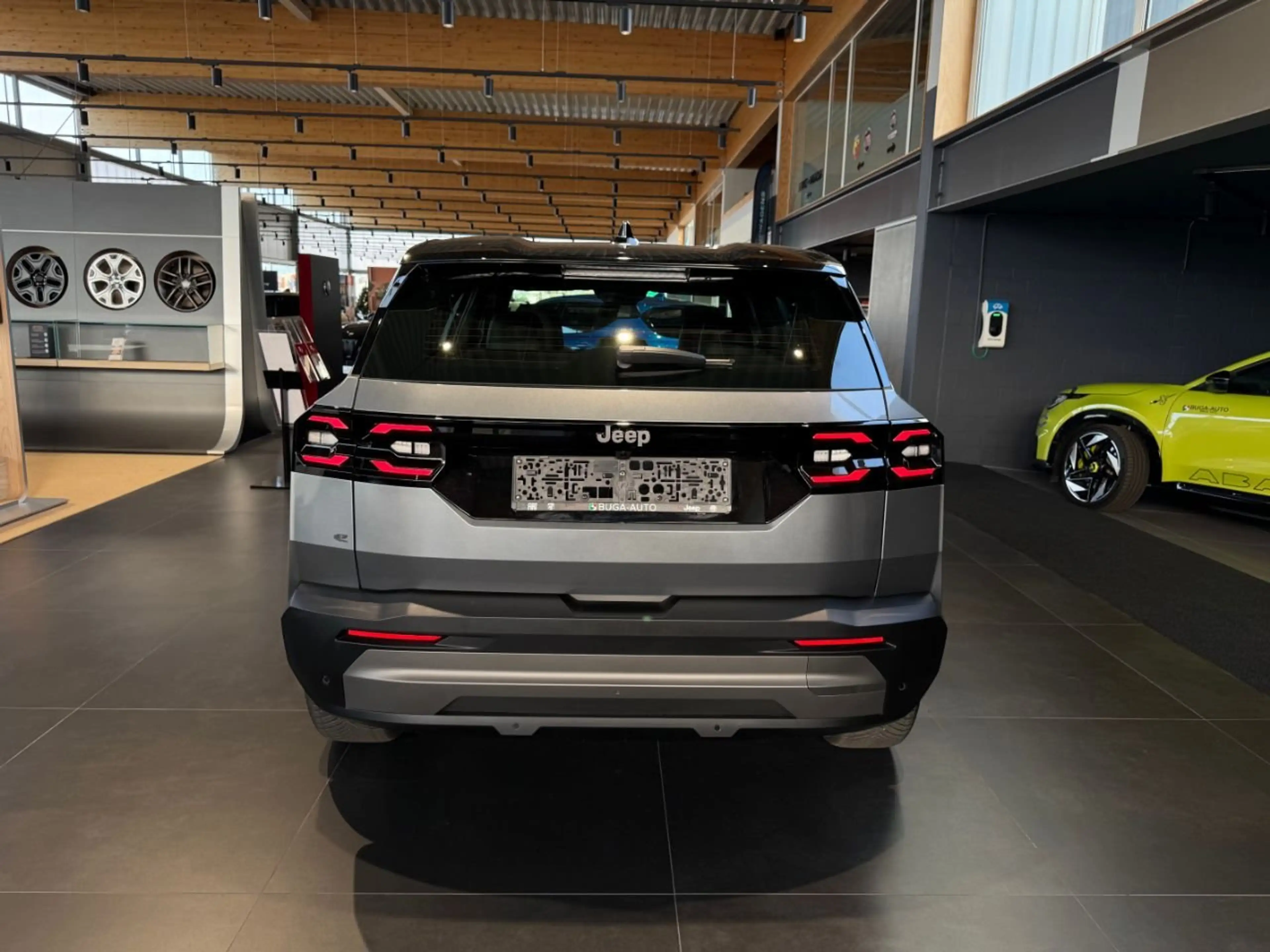 Jeep Compass Altitude Electric — photo 8
