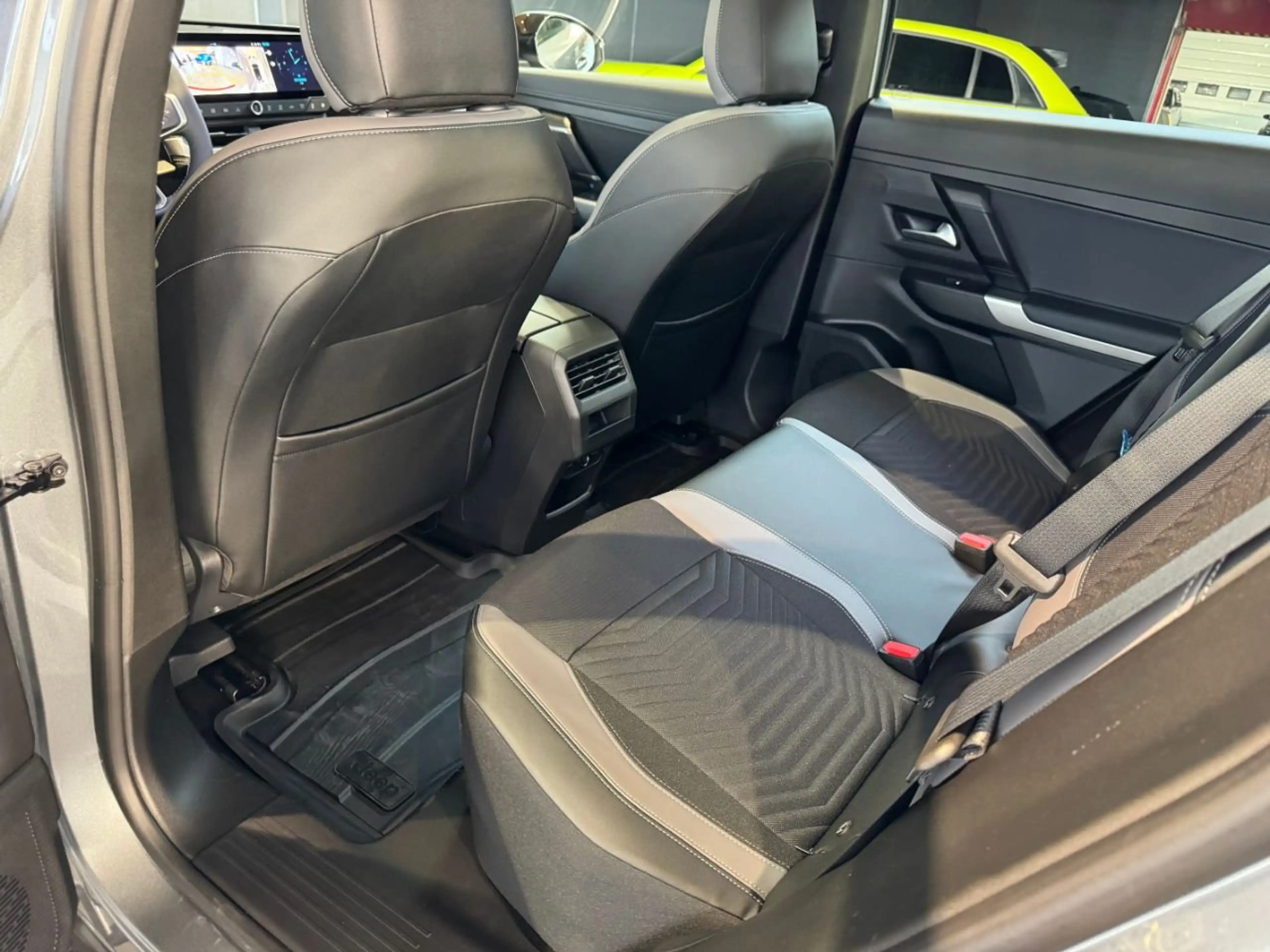 Jeep Compass Altitude Electric — photo 15