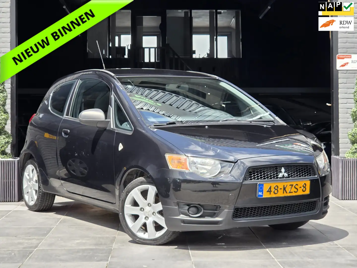 Mitsubishi Colt 1.1 Edition One|NAP|APK|Airco|Grote scherm Noir - 1