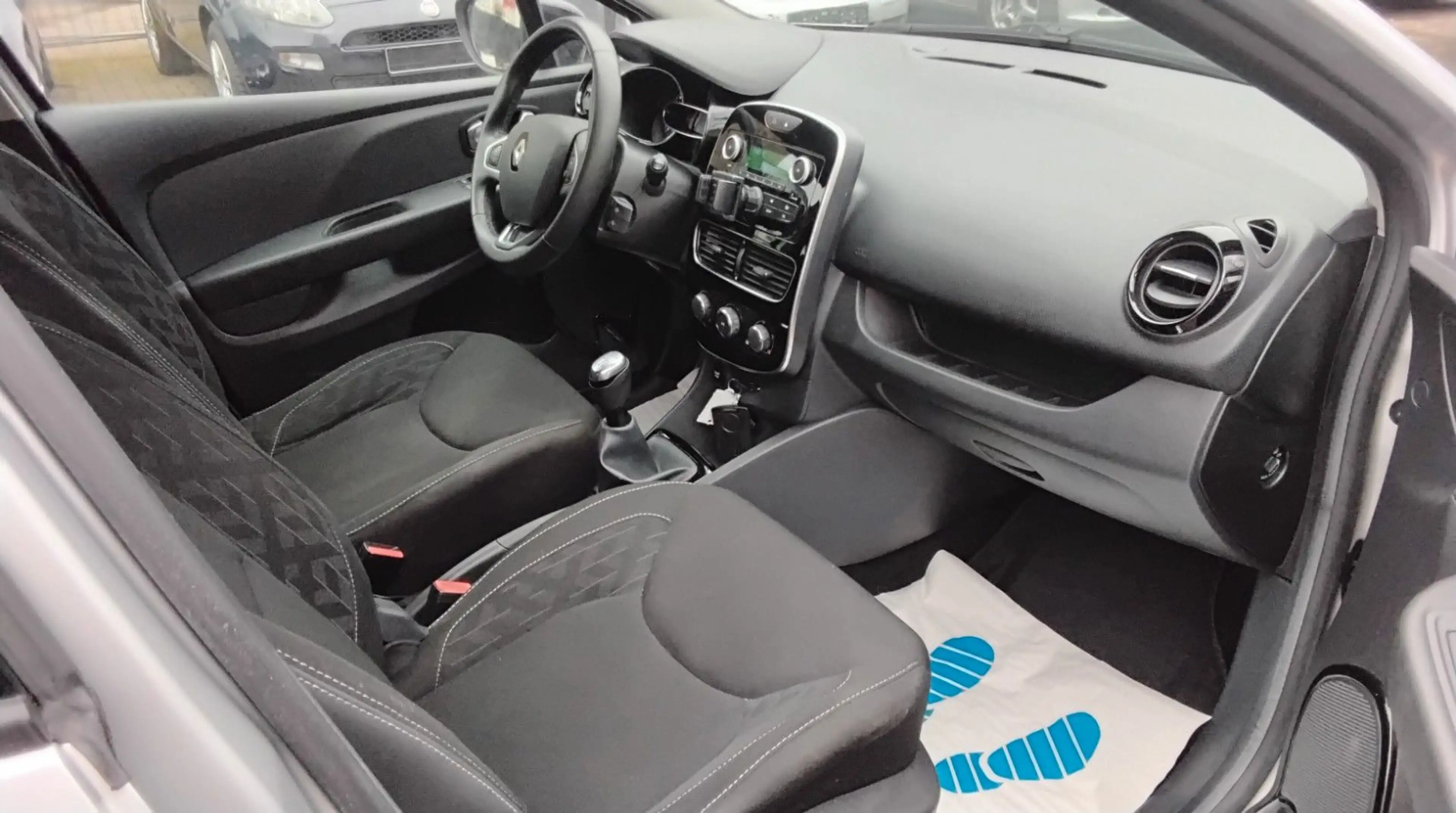 Renault Clio IV Grandtour Limited — photo 12