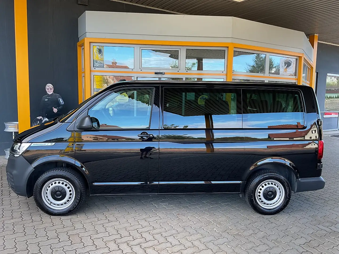 Volkswagen T6.1 Kombi LR 2,0 TDI**GROßE KLIMA*PDC** Schwarz - 2