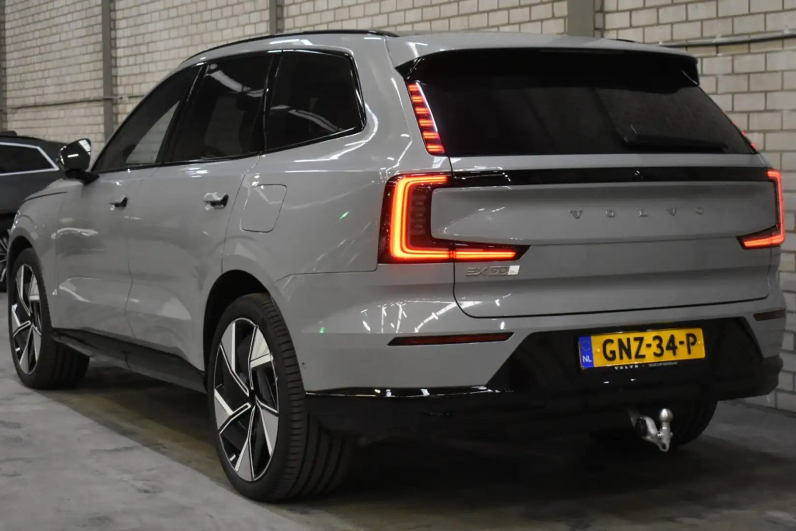 Volvo EX90 Twin Performance Ultra 517PK/111 kWh | Trekhaak | Gris - 2