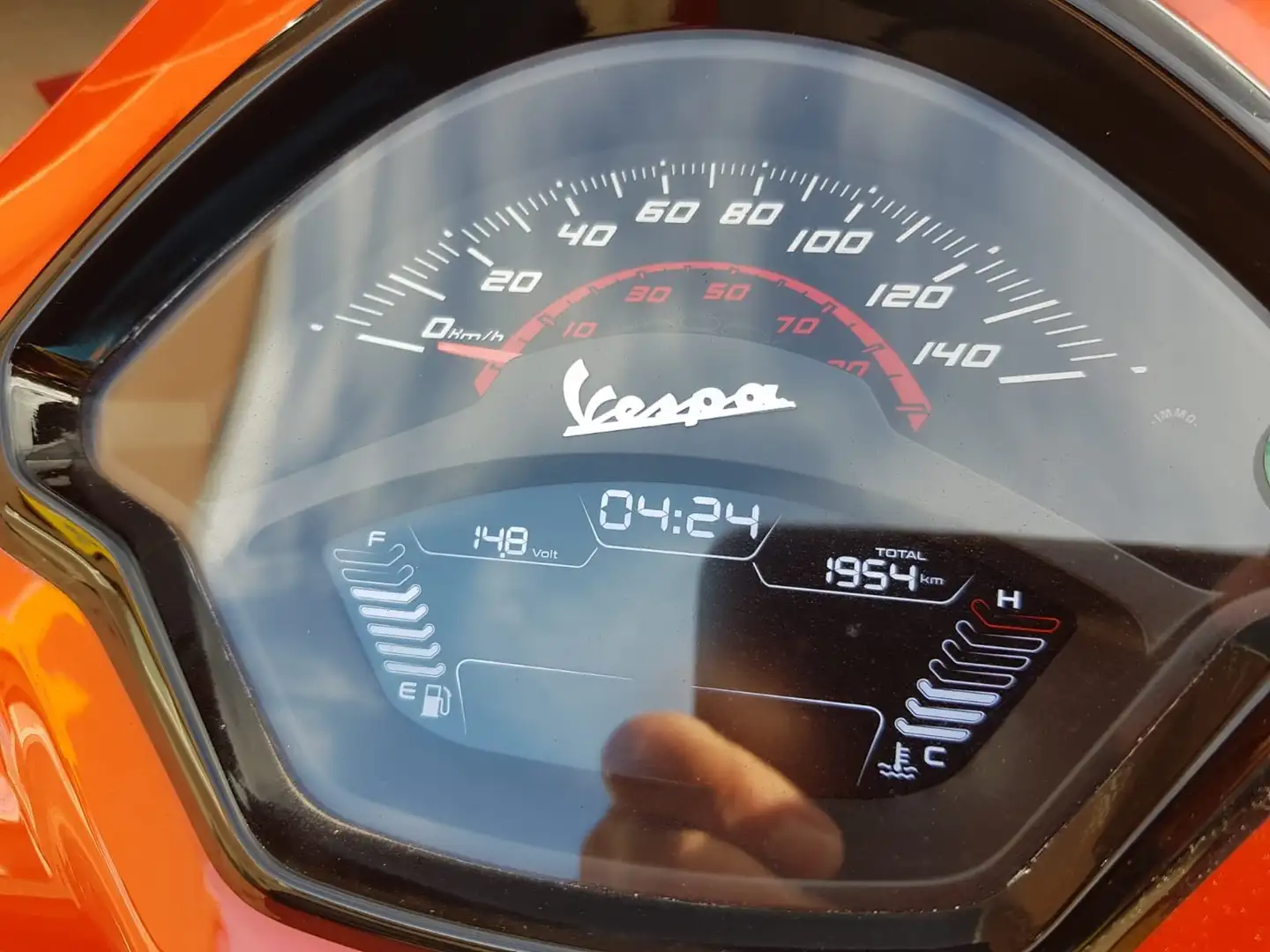 Vespa GTS 125 NEUWERTIG **VIELE EXTRAS** Tüv+Inspektion NEU** Orange - 2