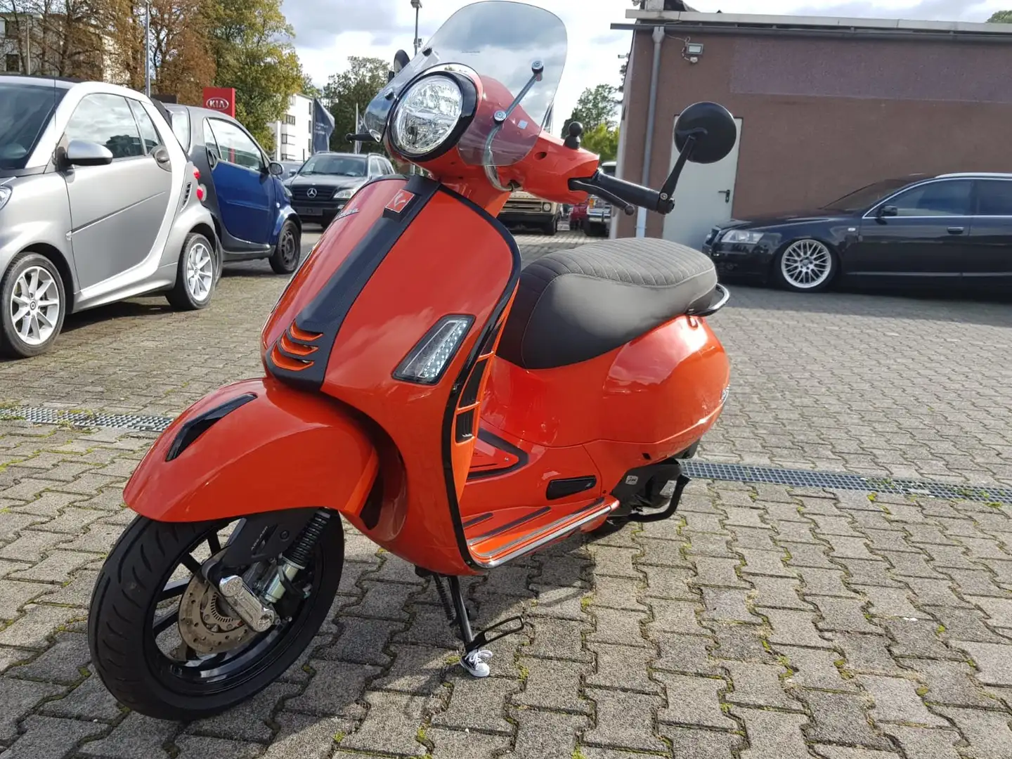 Vespa GTS 125 NEUWERTIG **VIELE EXTRAS** Tüv+Inspektion NEU** Orange - 1