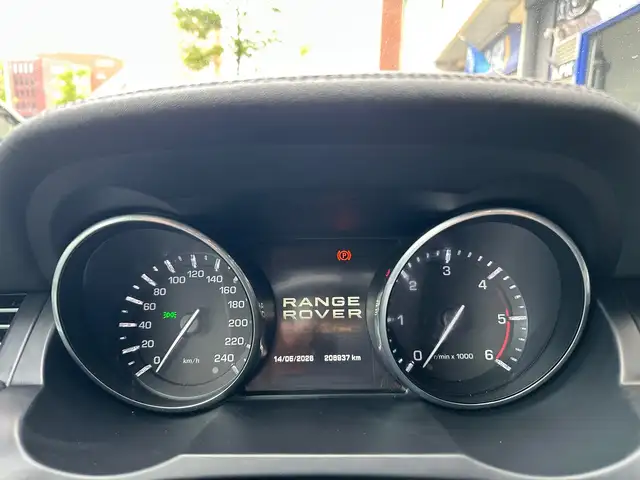 Land Rover Range Rover Evoque view 14