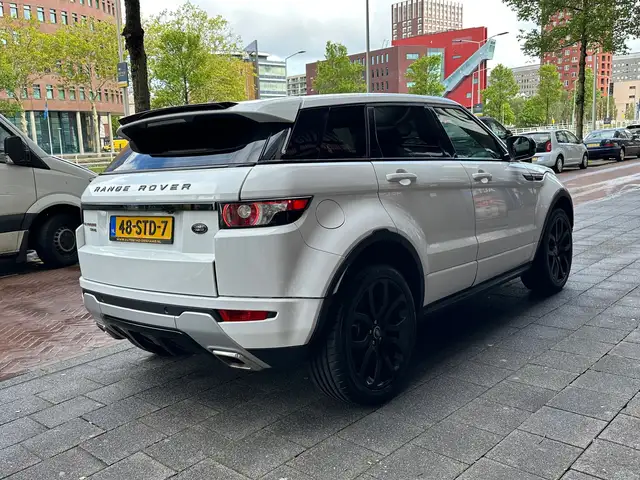 Land Rover Range Rover Evoque view 3