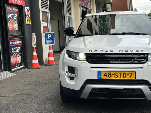 Land Rover Range Rover Evoque view 8