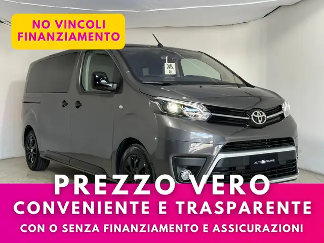Toyota Proace Verso 8 posti tetto panoramico Black Edition