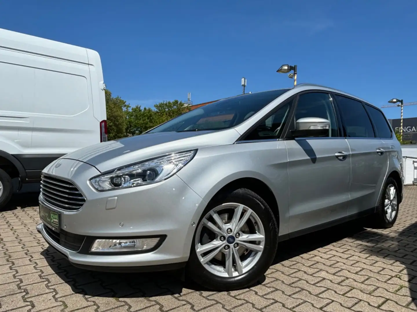 Ford Galaxy 2.0 Titanium Klima|Navi|AHK|Tempo|Kamera| Silber - 1