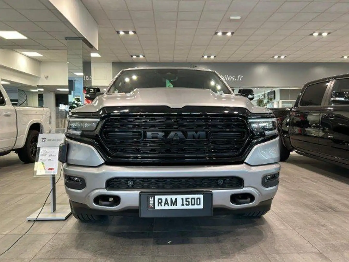 Dodge RAM 1500 5.7L HEMI LIMITED CREW CAB - 2