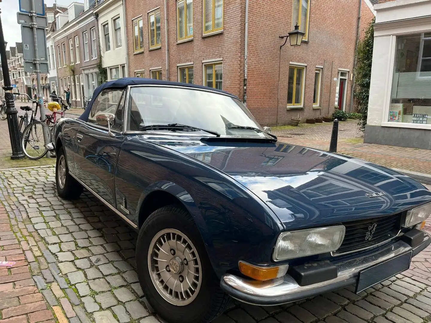 Peugeot 504 Cabriolet 2.7 V6 Blau - 1