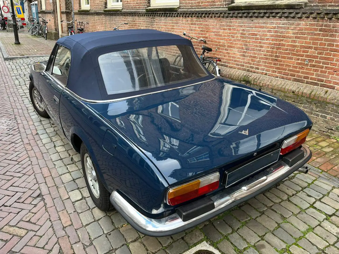 Peugeot 504 Cabriolet 2.7 V6 Blau - 2