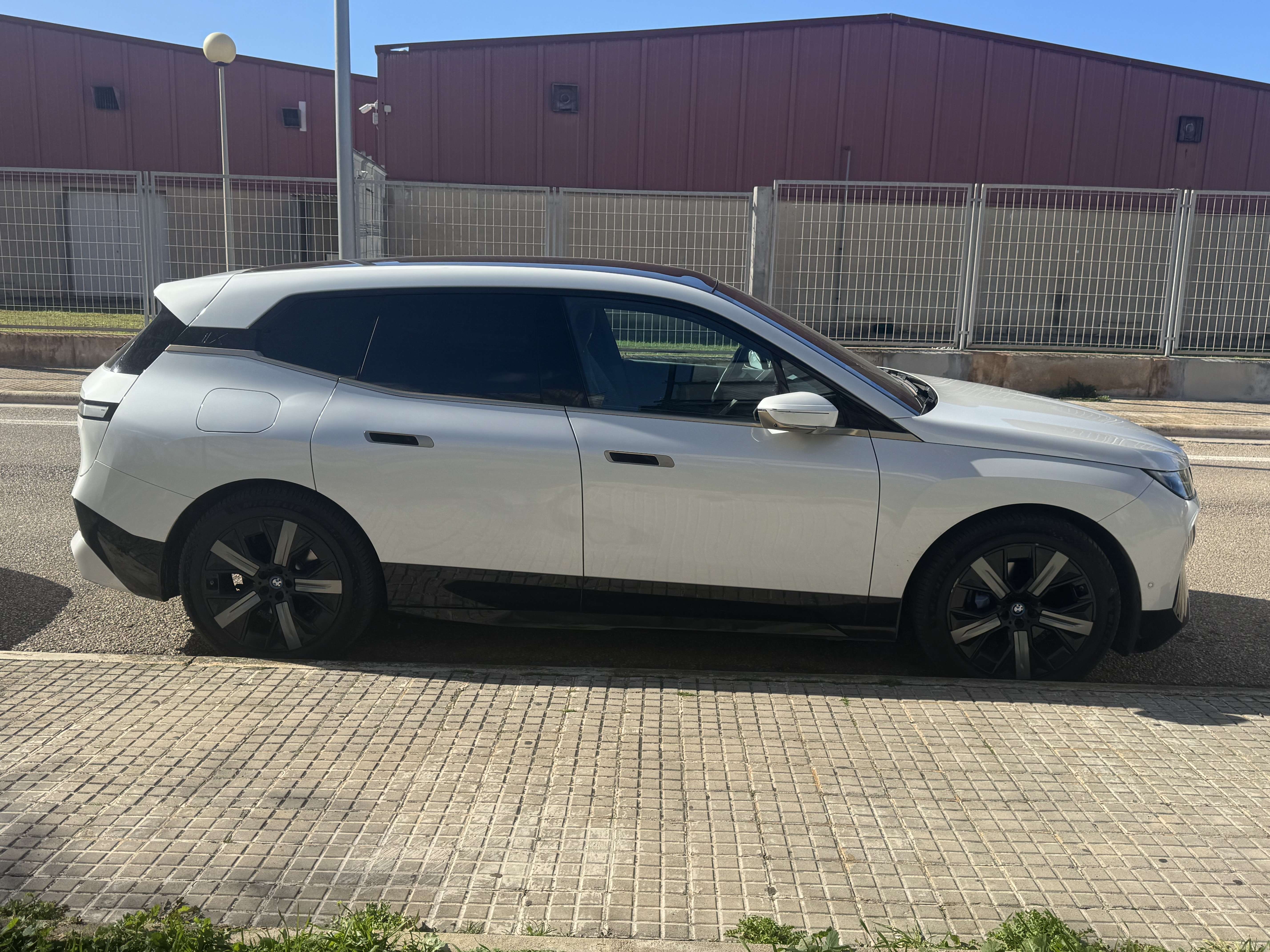 BMW iX iX xDrive 40 - foto 1