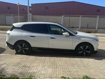 iX xDrive 40
