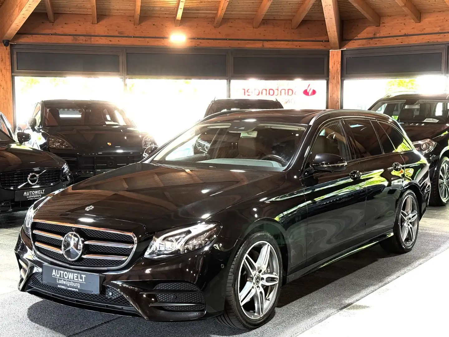 Mercedes-Benz E 220 d AMG Line 9G-Tronic TOP AUSSTATTUNG Noir - 1