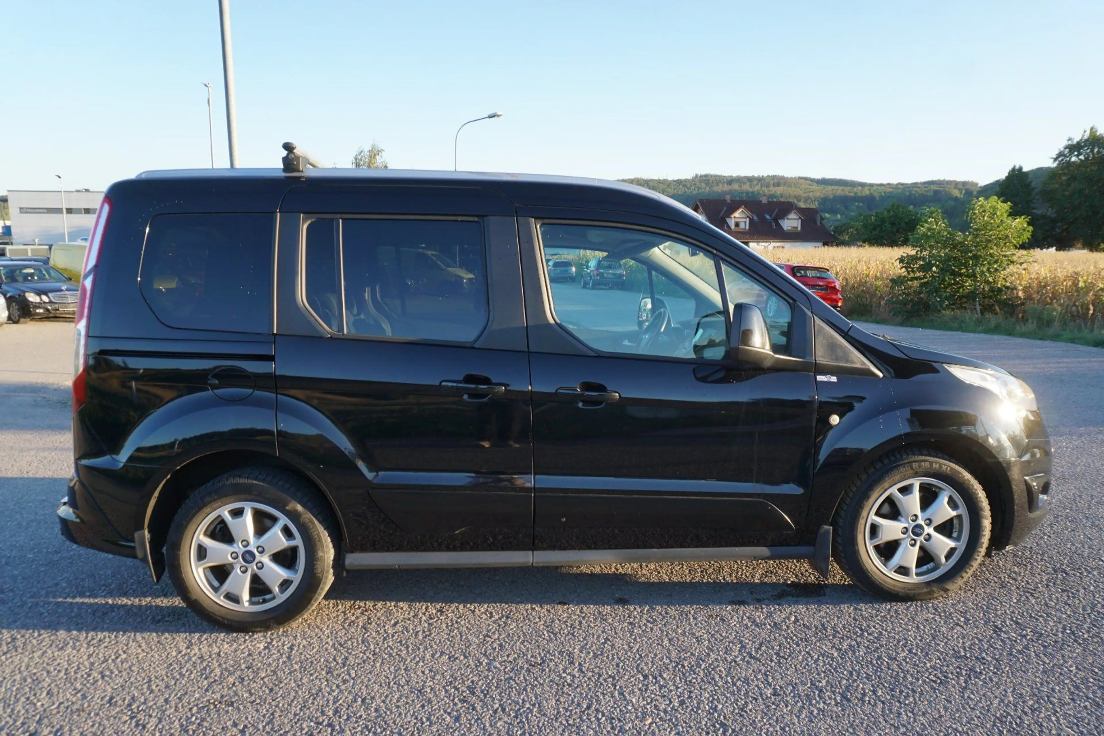 Ford Tourneo Connect 1.0 EcoBoost Titanium — photo 7