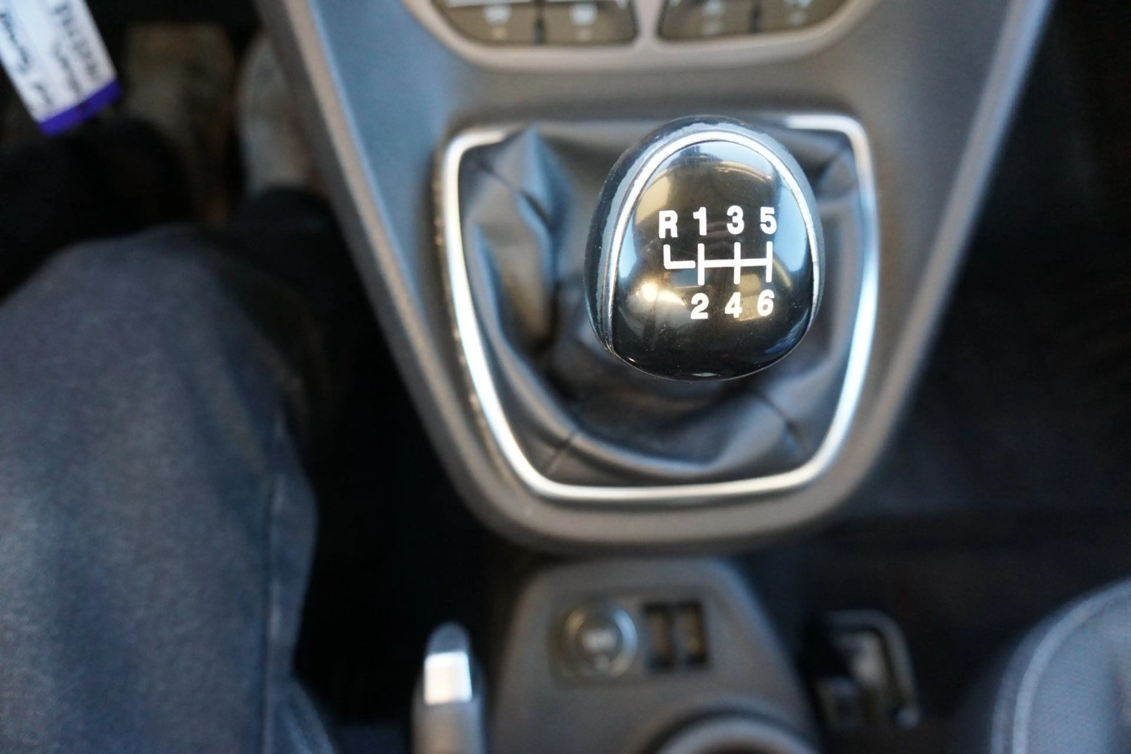 Ford Tourneo Connect 1.0 EcoBoost Titanium — photo 13