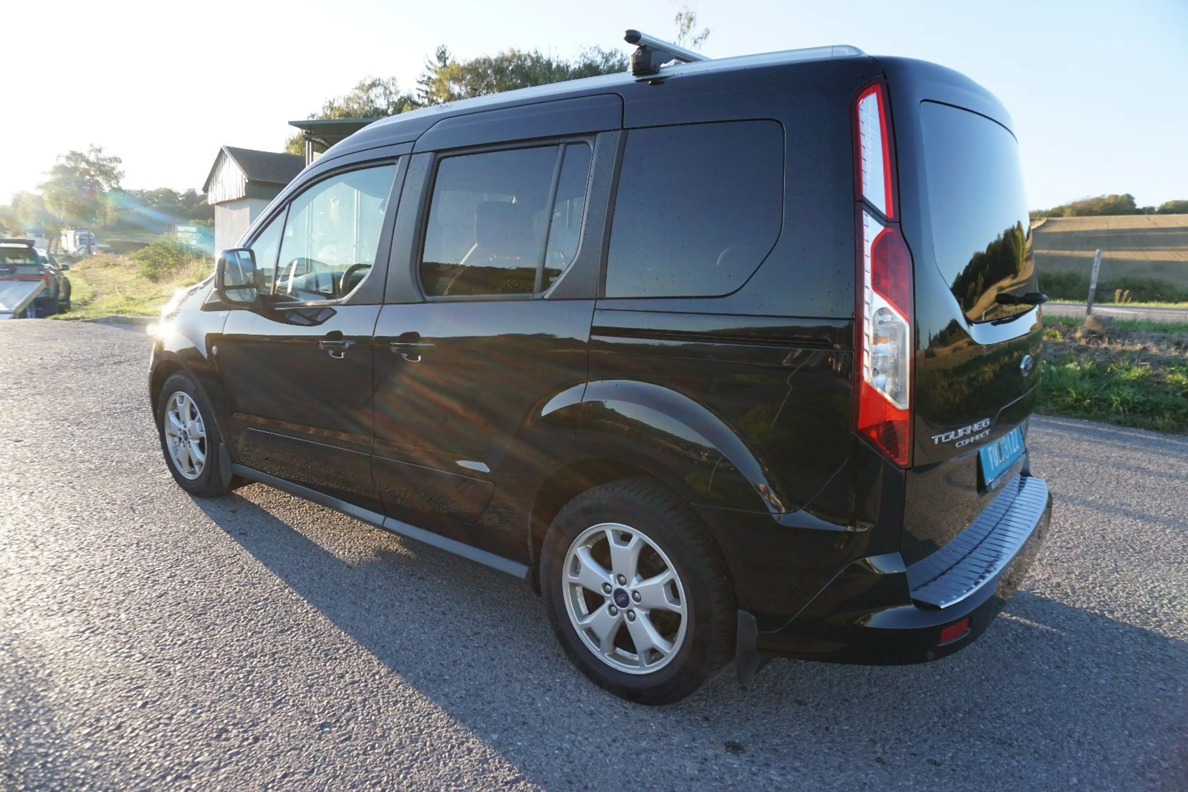 Ford Tourneo Connect 1.0 EcoBoost Titanium — photo 4