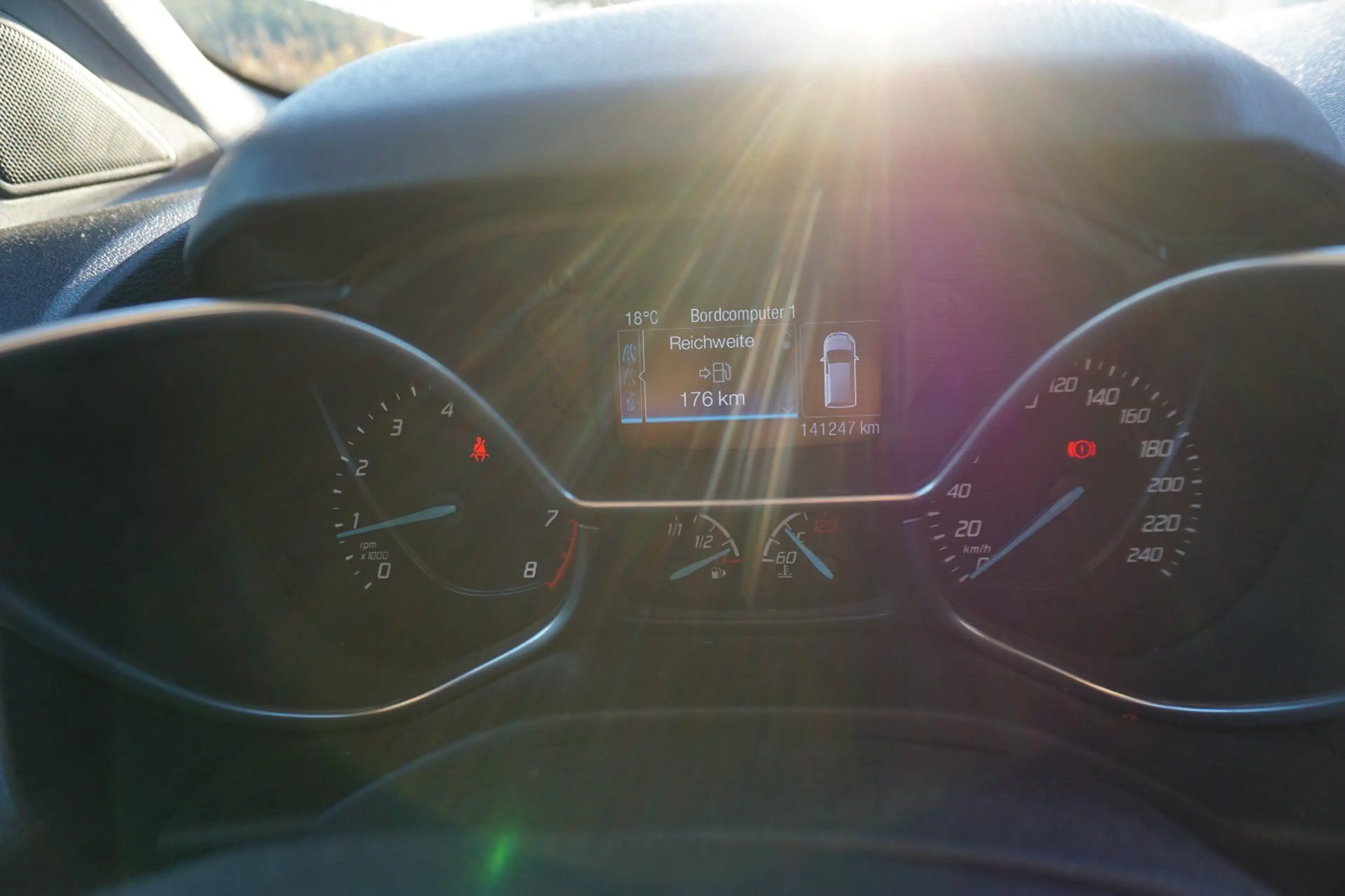 Ford Tourneo Connect 1.0 EcoBoost Titanium — photo 9
