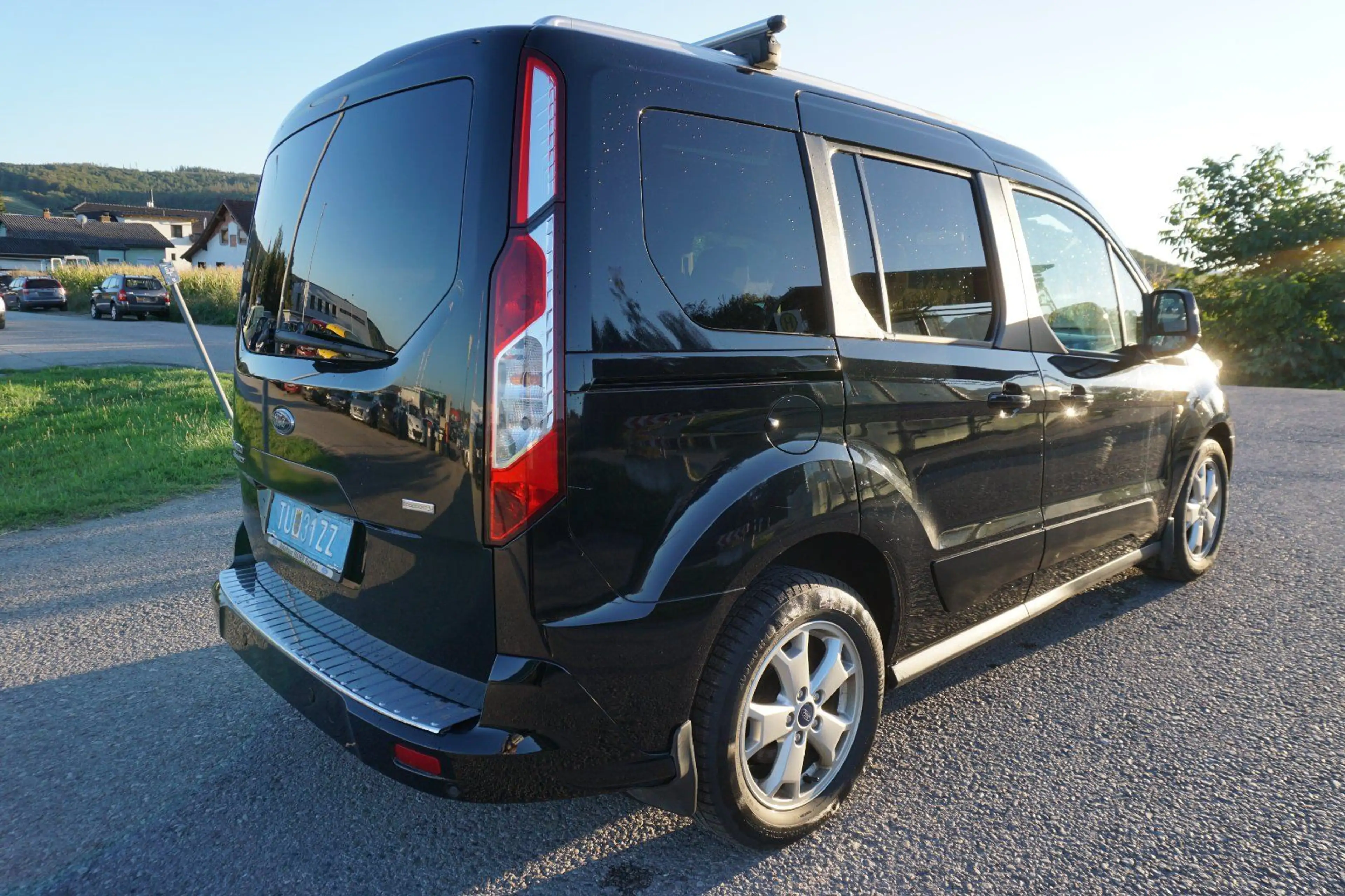 Ford Tourneo Connect 1.0 EcoBoost Titanium — photo 6