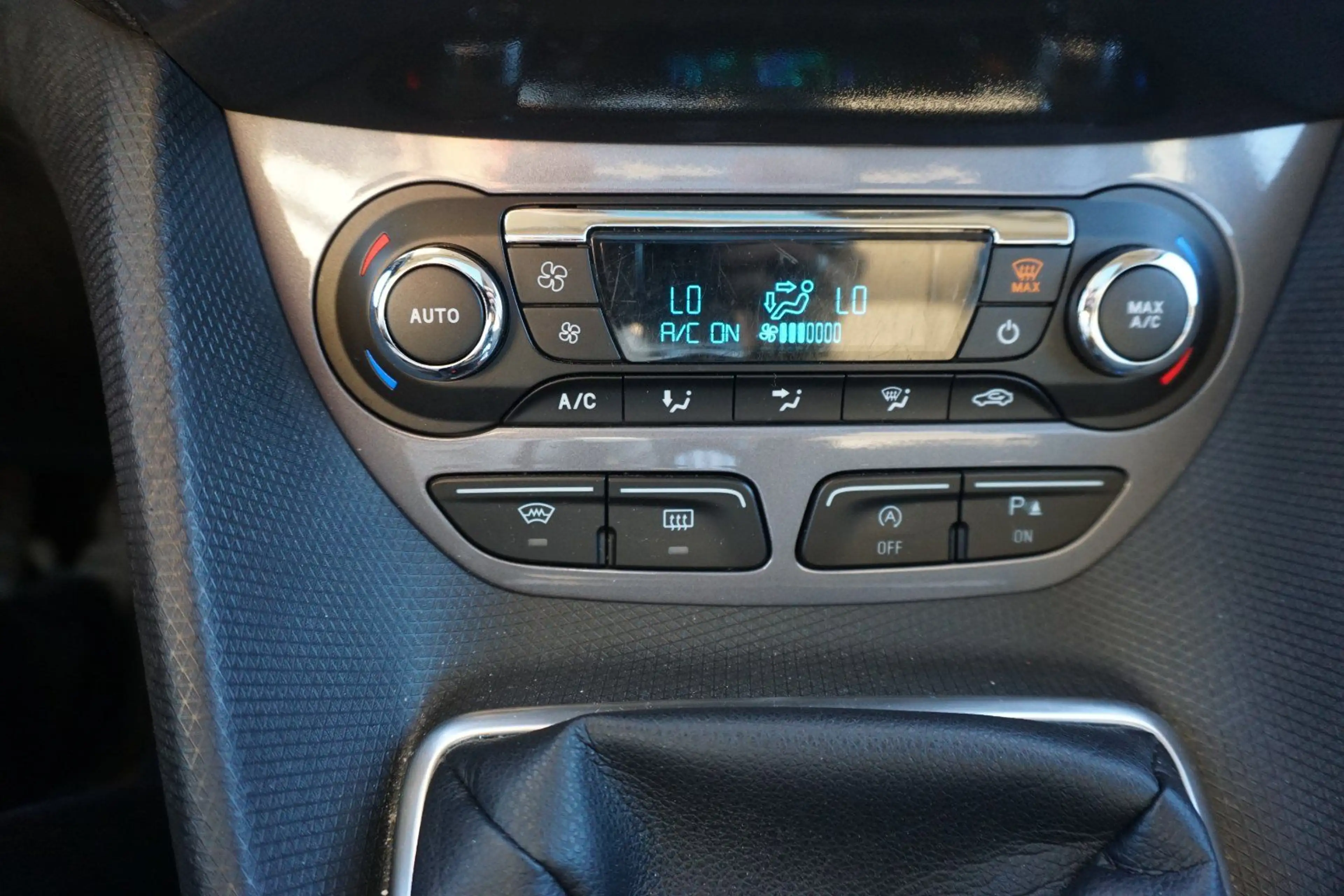 Ford Tourneo Connect 1.0 EcoBoost Titanium — photo 12