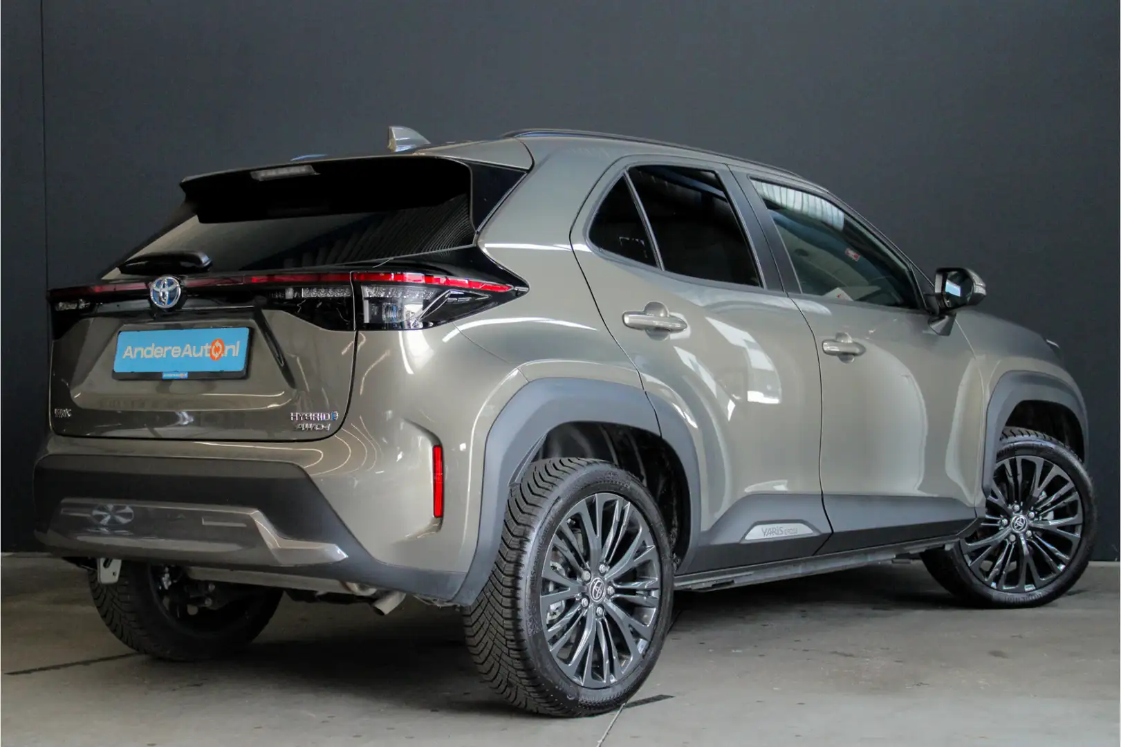 Toyota Yaris Cross 1.5 Hybrid Adventure AWD |elek klep|leder|camera|d Groen - 2