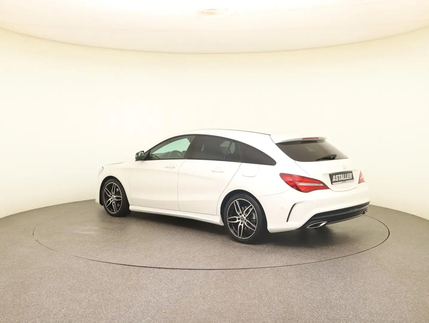 Mercedes-Benz CLA 200 SB AMG Line LED+AHK+KAM+NIGHT+NAVI+18" Fehér - 2