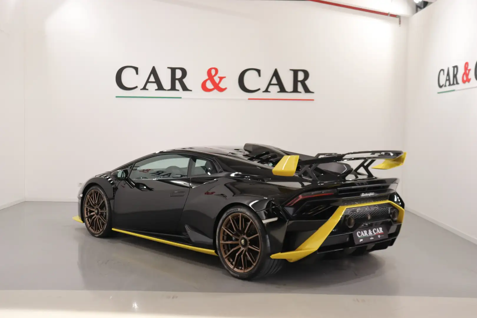 Lamborghini Huracán STO Nero - 2