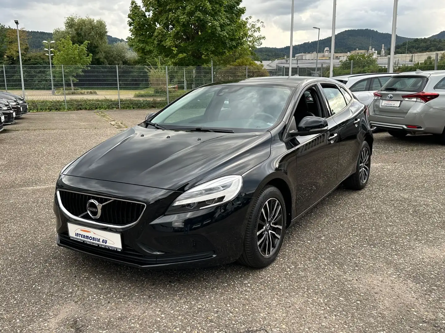 Volvo V40 T2 Black Edition LED Alu AC Navi PTC Euro6** Schwarz - 1