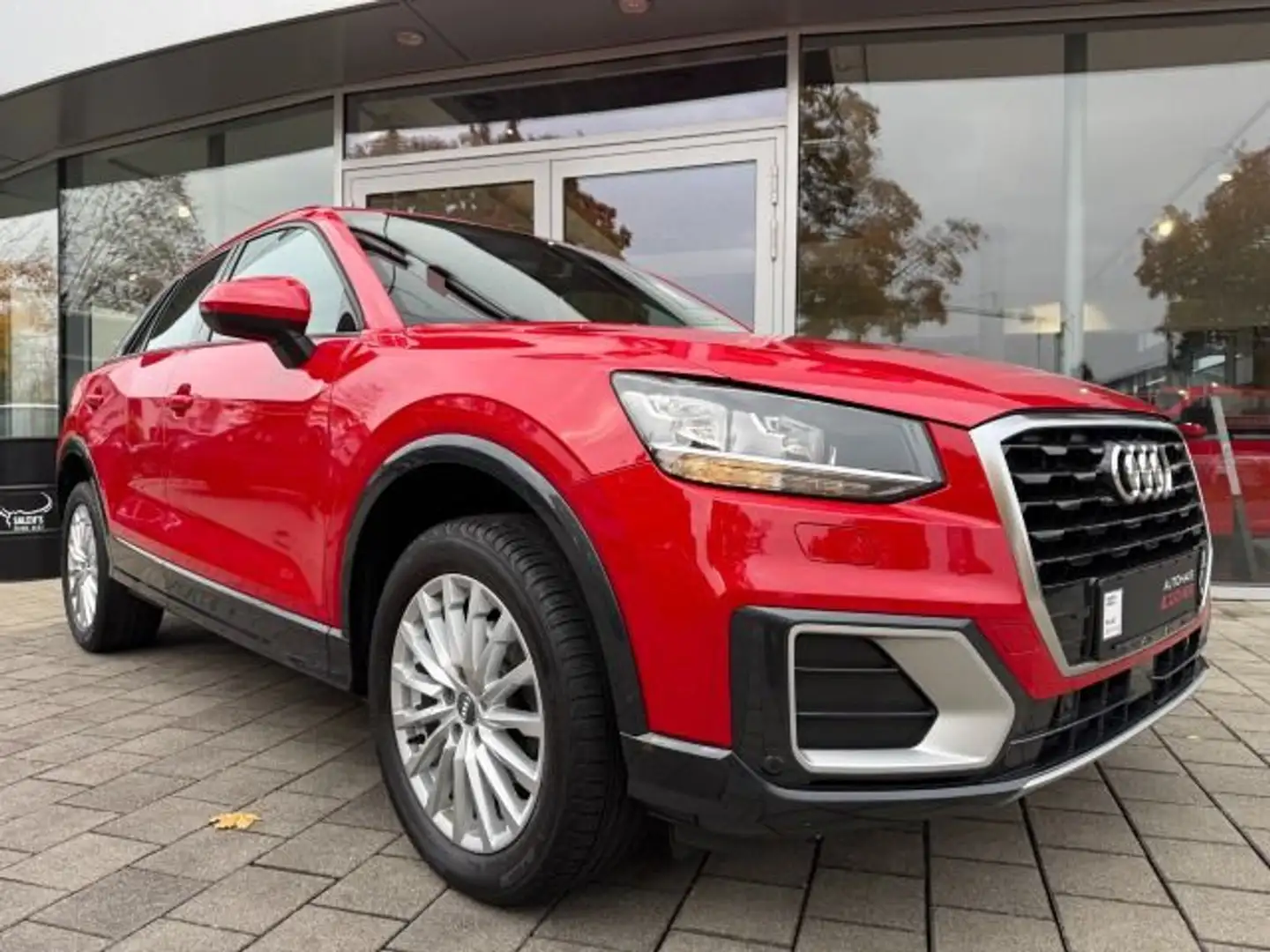 Audi Q2 Design 35 TFSI S tronic Navi AHK Tempomat Sit Rot - 2