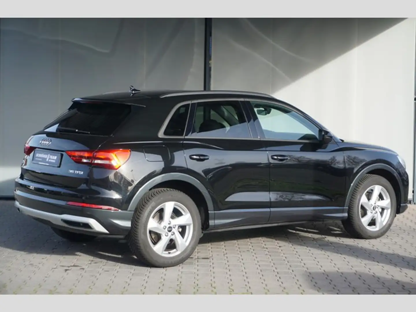 Audi Q3 35 TFSI S tronic advanced Pano Virtual Navi Schwarz - 2