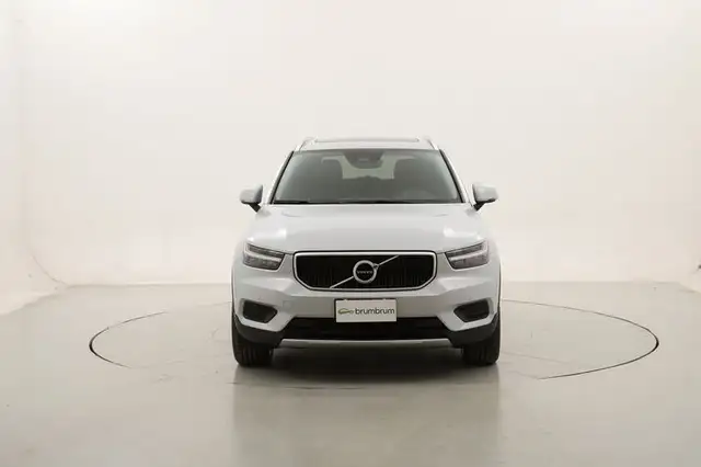 Volvo XC40 view 8