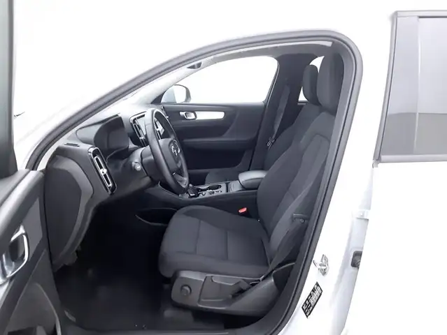 Volvo XC40 view 10