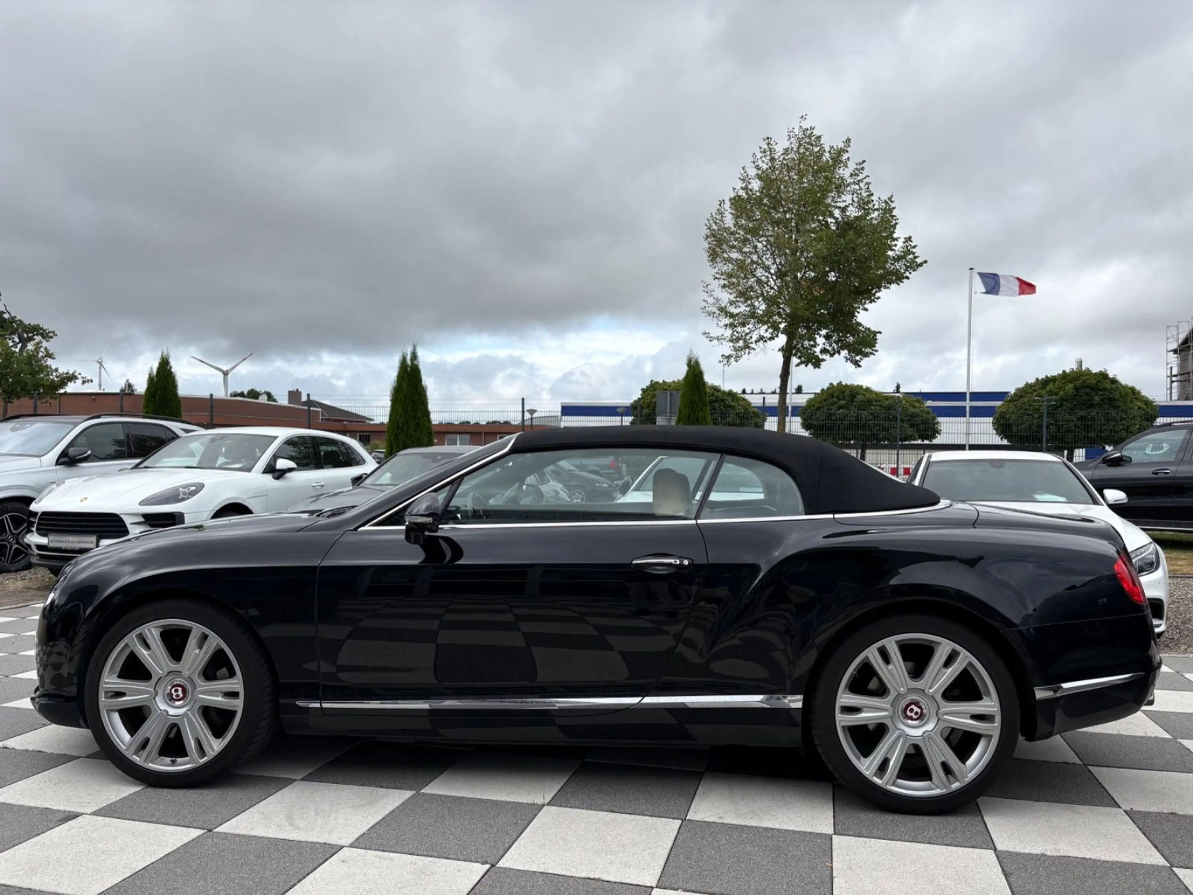 Bentley Continental GTC 4.0 V8  Mulliner + 21 Zoll — photo 6