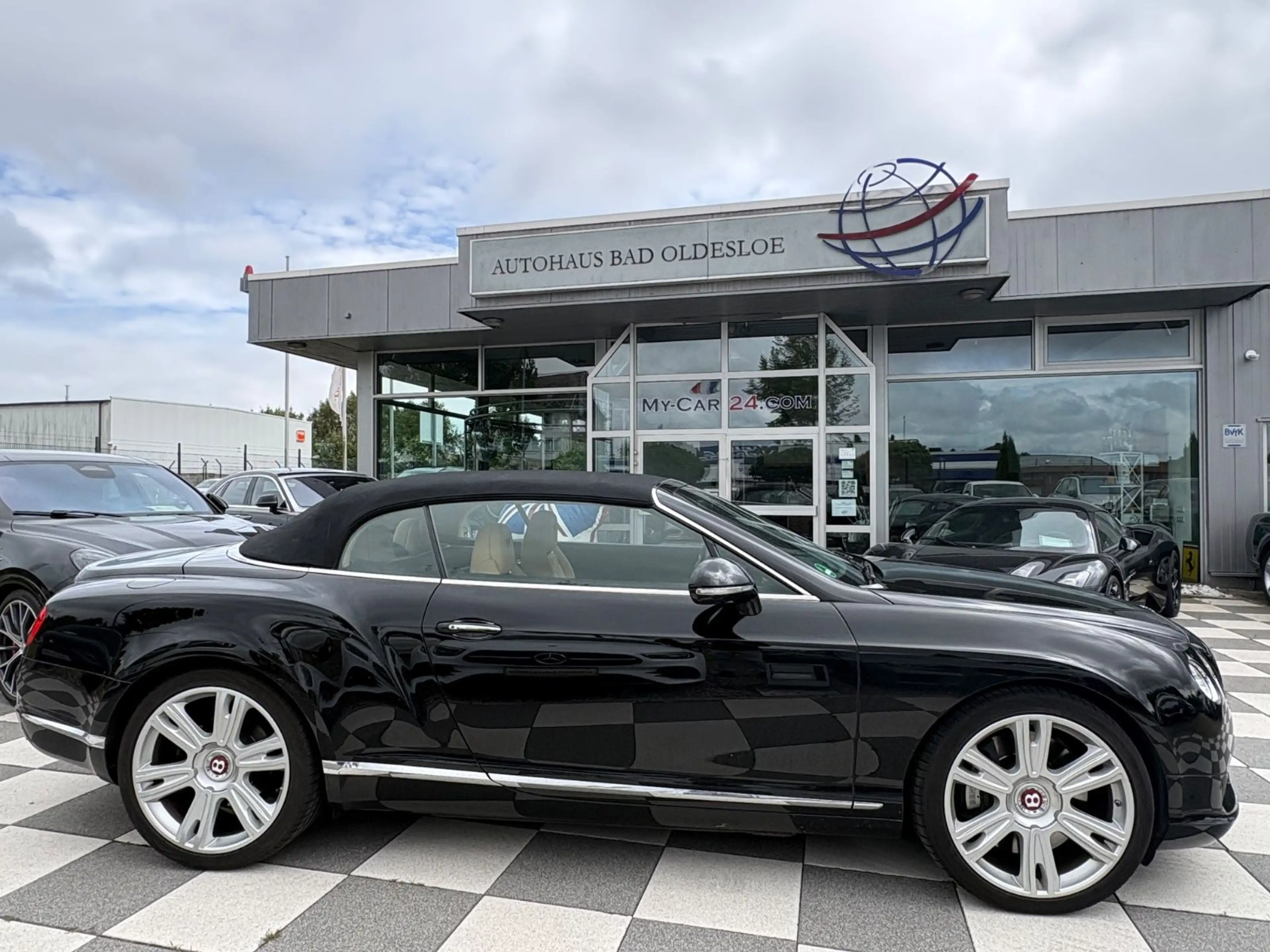 Bentley Continental GTC 4.0 V8  Mulliner + 21 Zoll — photo 2
