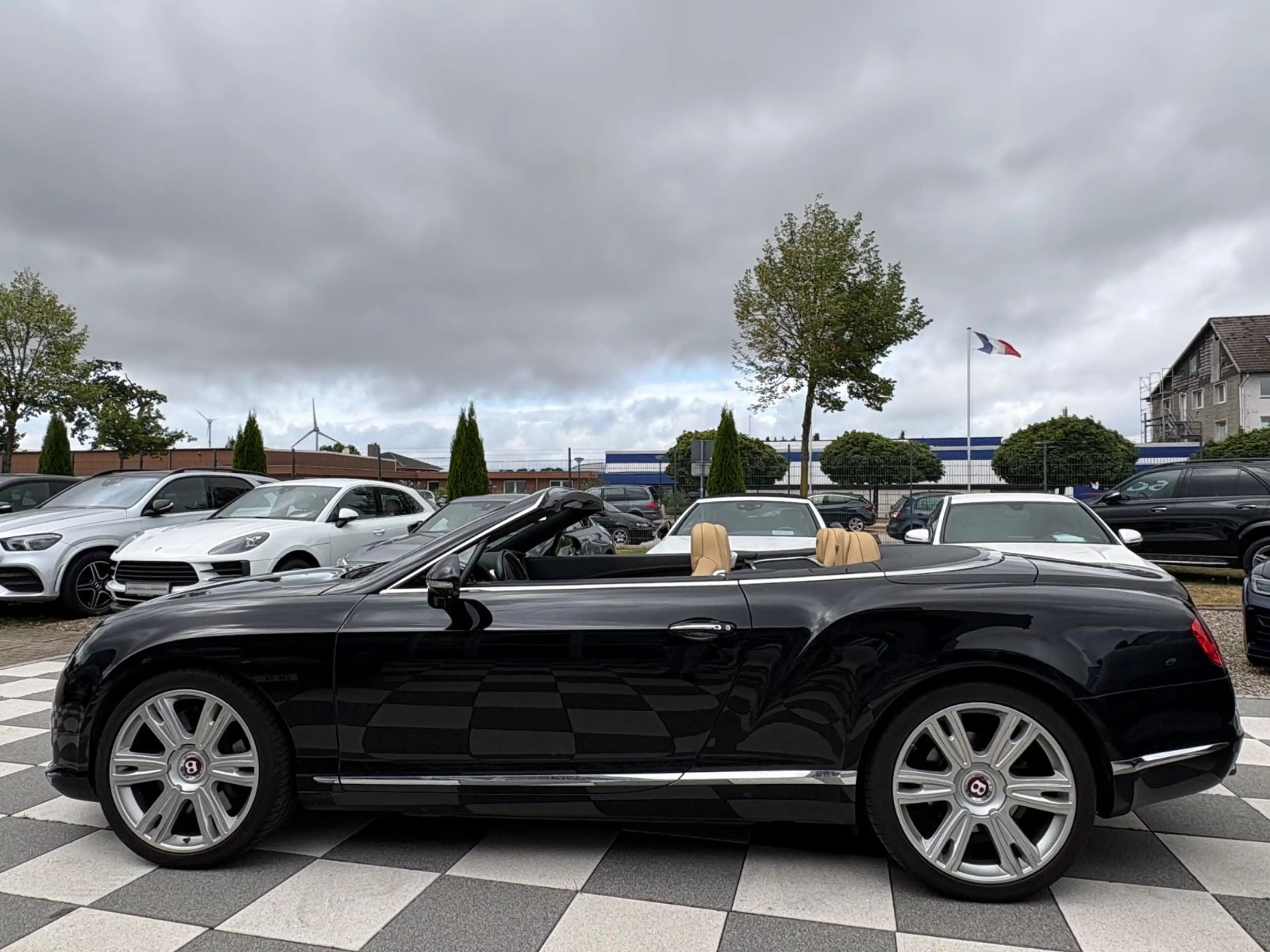 Bentley Continental GTC 4.0 V8  Mulliner + 21 Zoll — photo 13