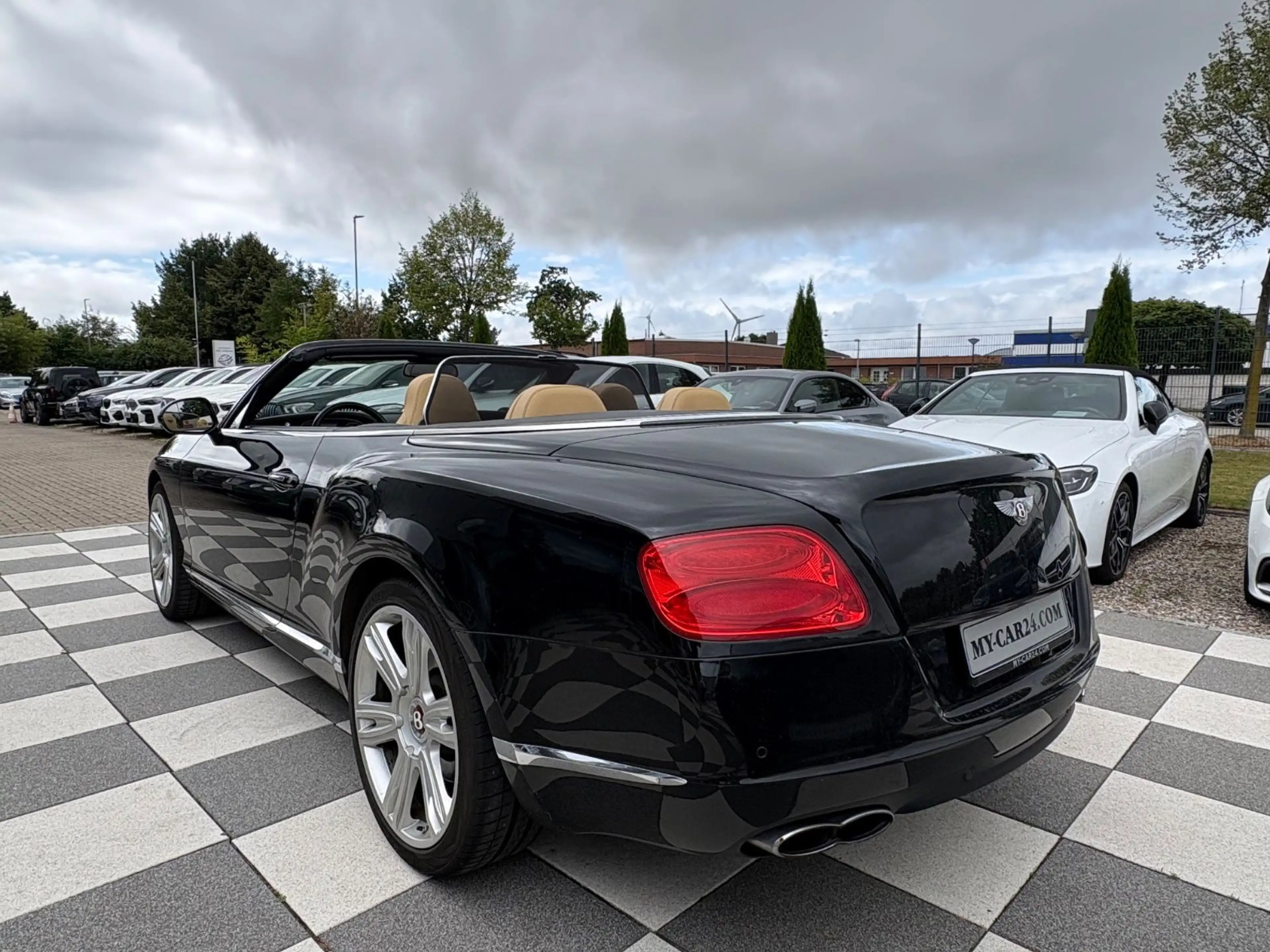 Bentley Continental GTC 4.0 V8  Mulliner + 21 Zoll — photo 12