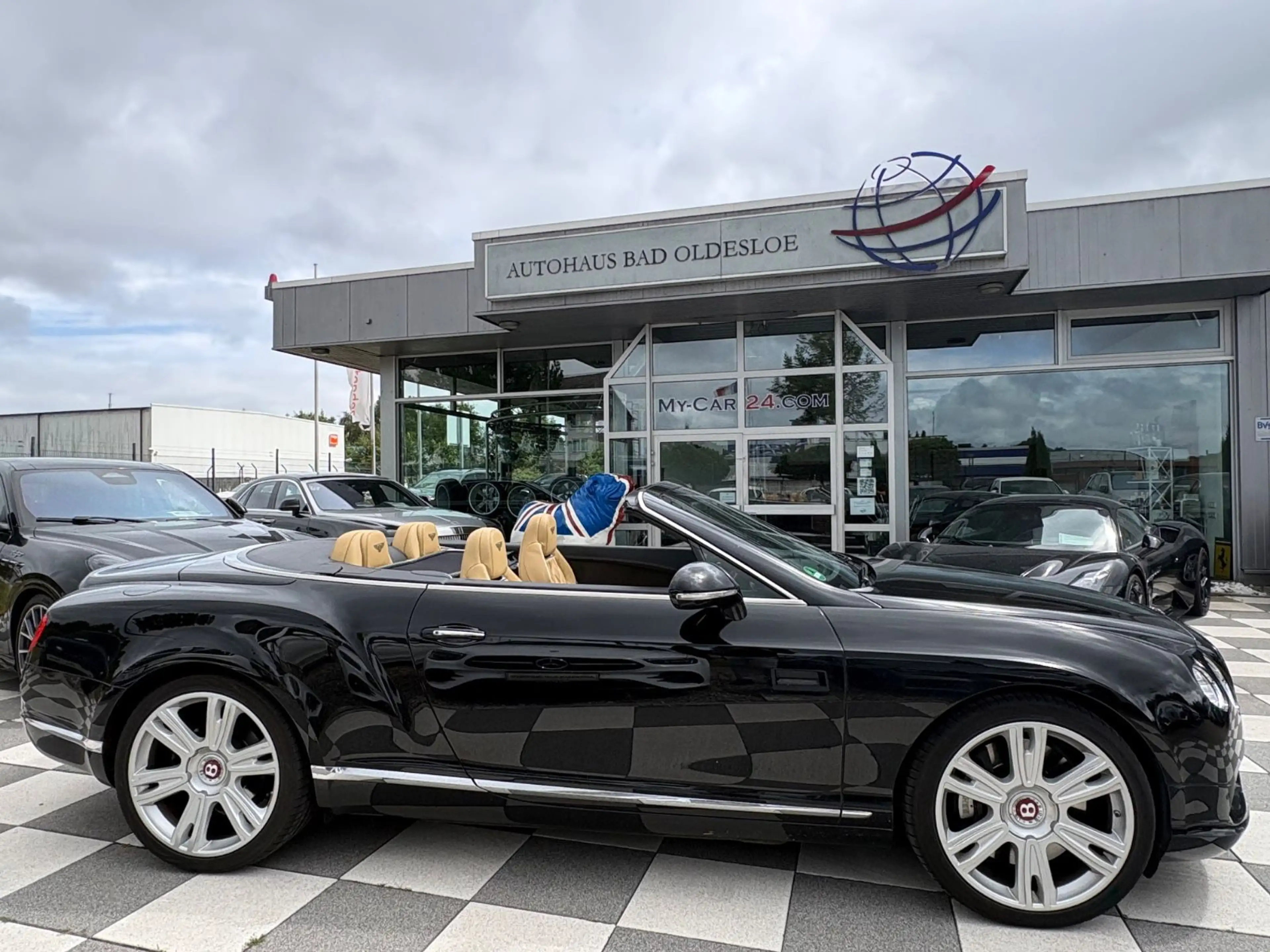 Bentley Continental GTC 4.0 V8  Mulliner + 21 Zoll — photo 4