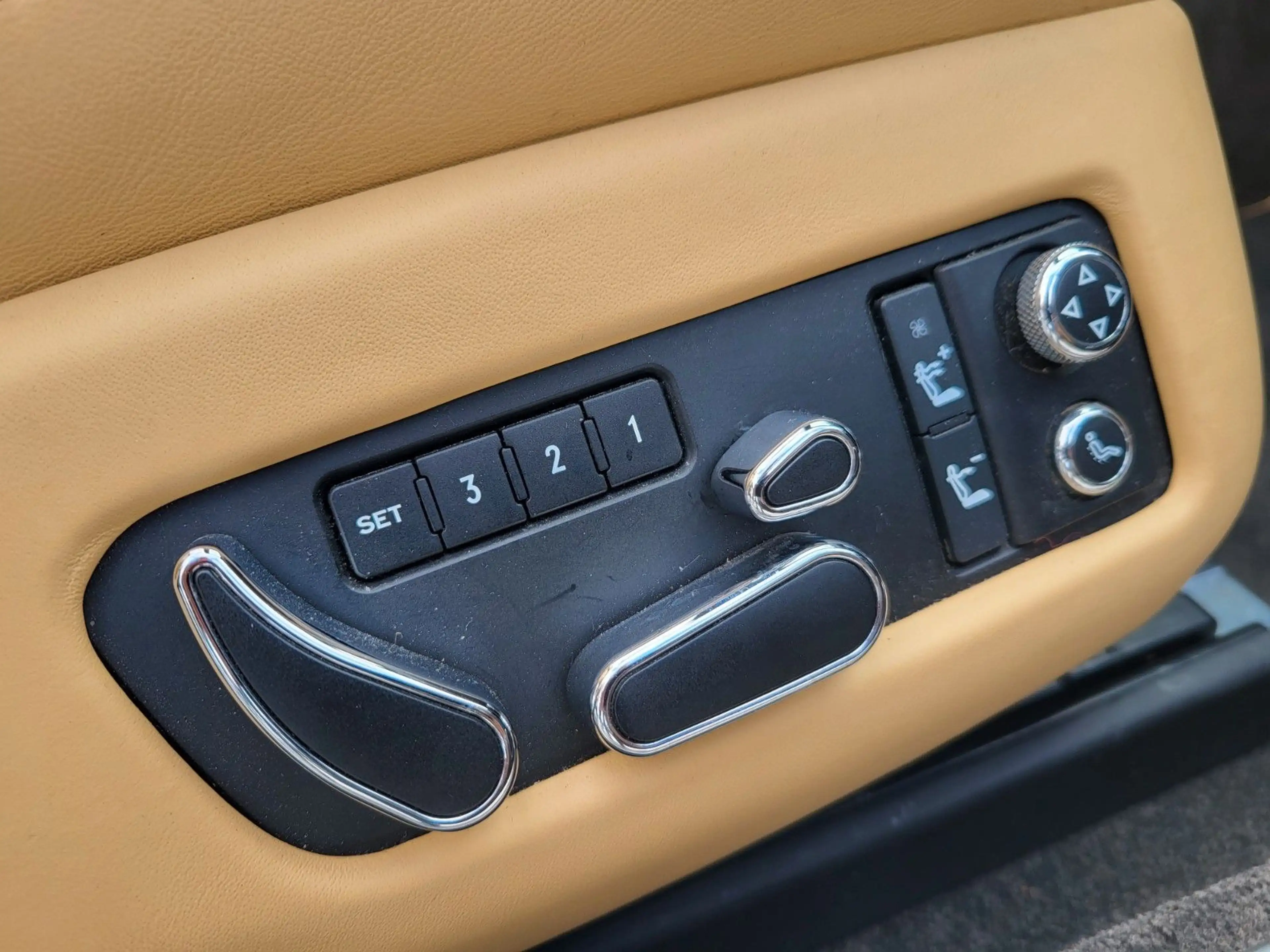 Bentley Continental GTC 4.0 V8  Mulliner + 21 Zoll — photo 15