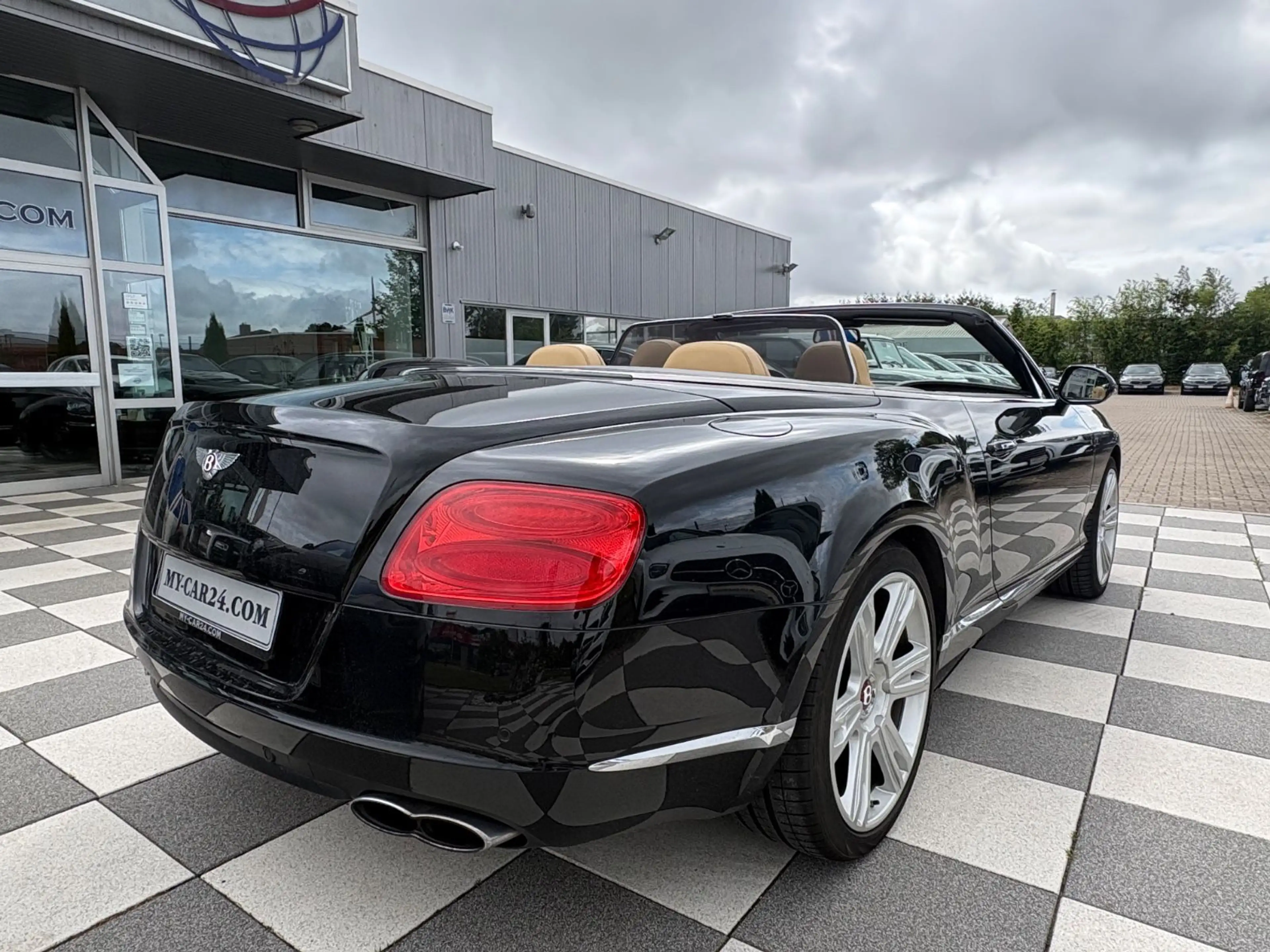 Bentley Continental GTC 4.0 V8  Mulliner + 21 Zoll — photo 10